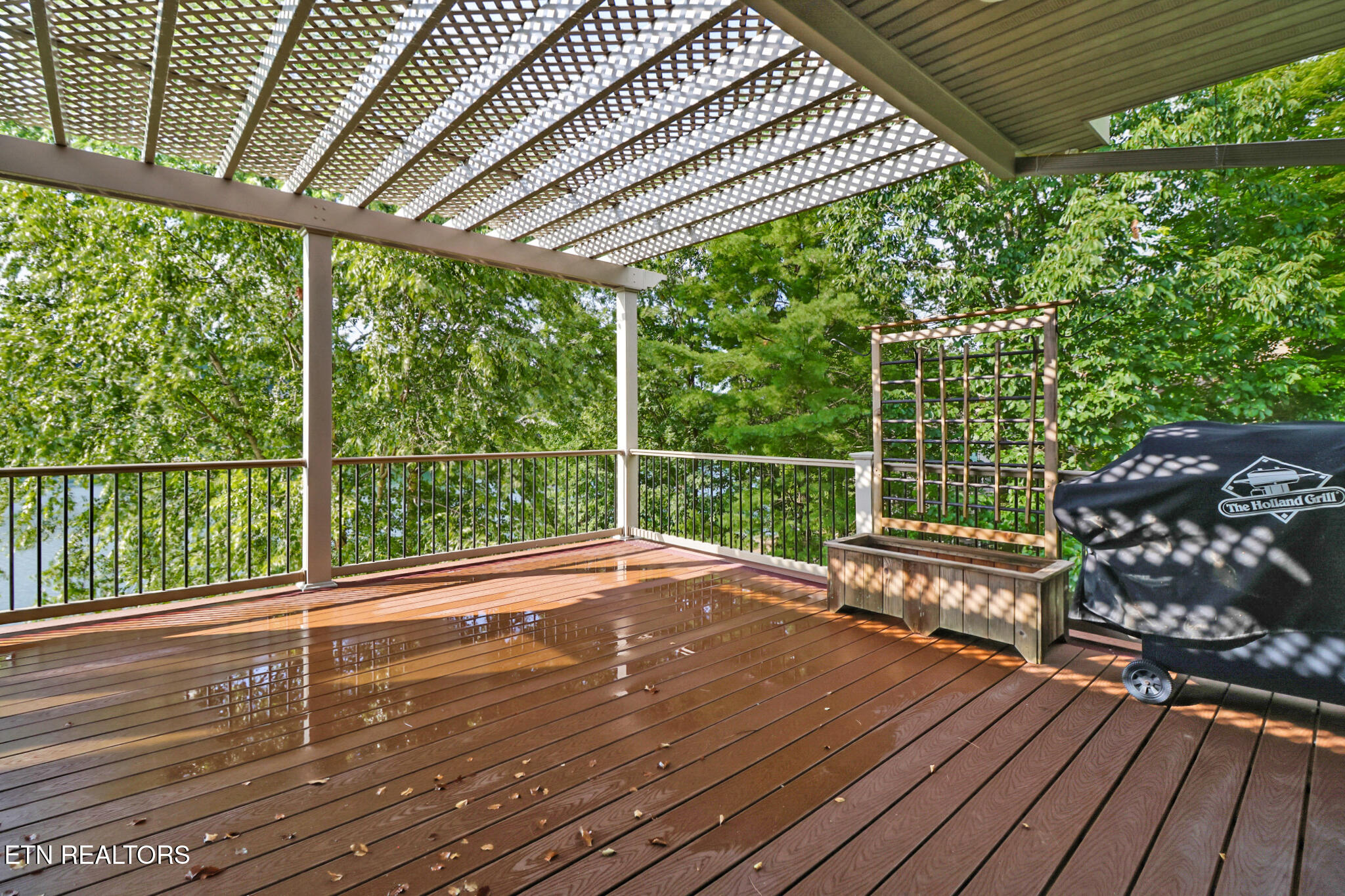 21 Mariners Court Property Photo 35