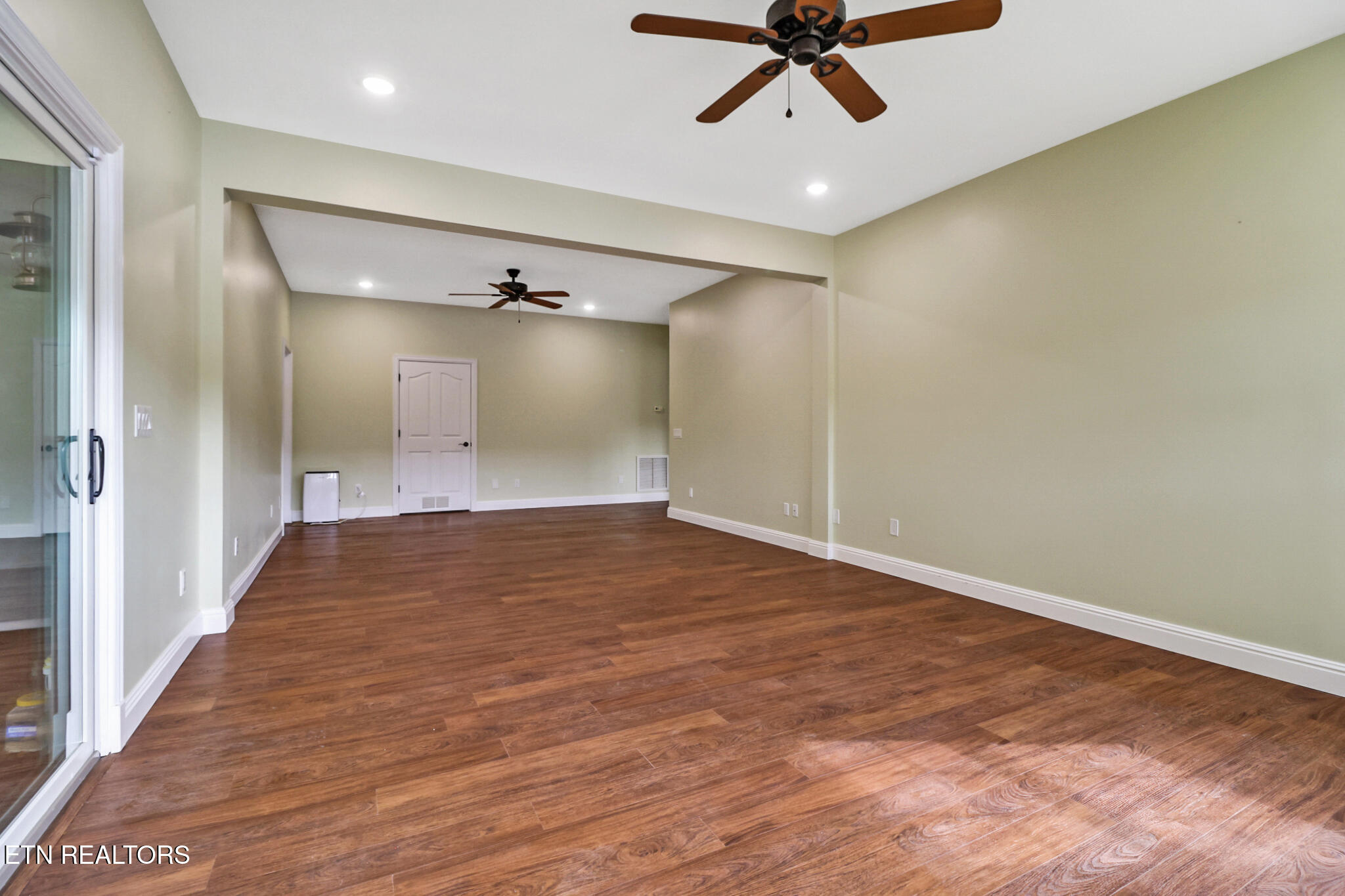 21 Mariners Court Property Photo 43