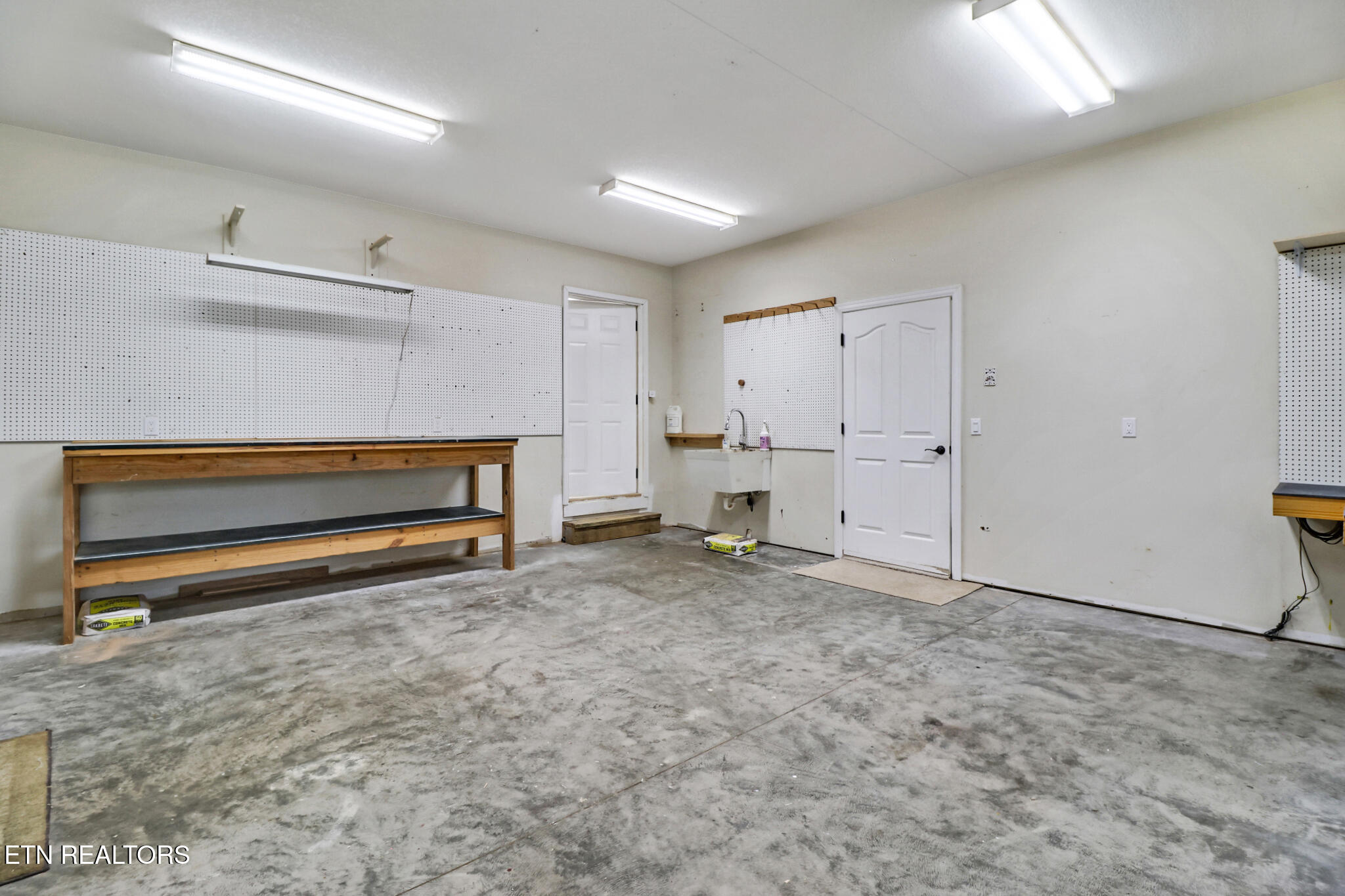 21 Mariners Court Property Photo 45