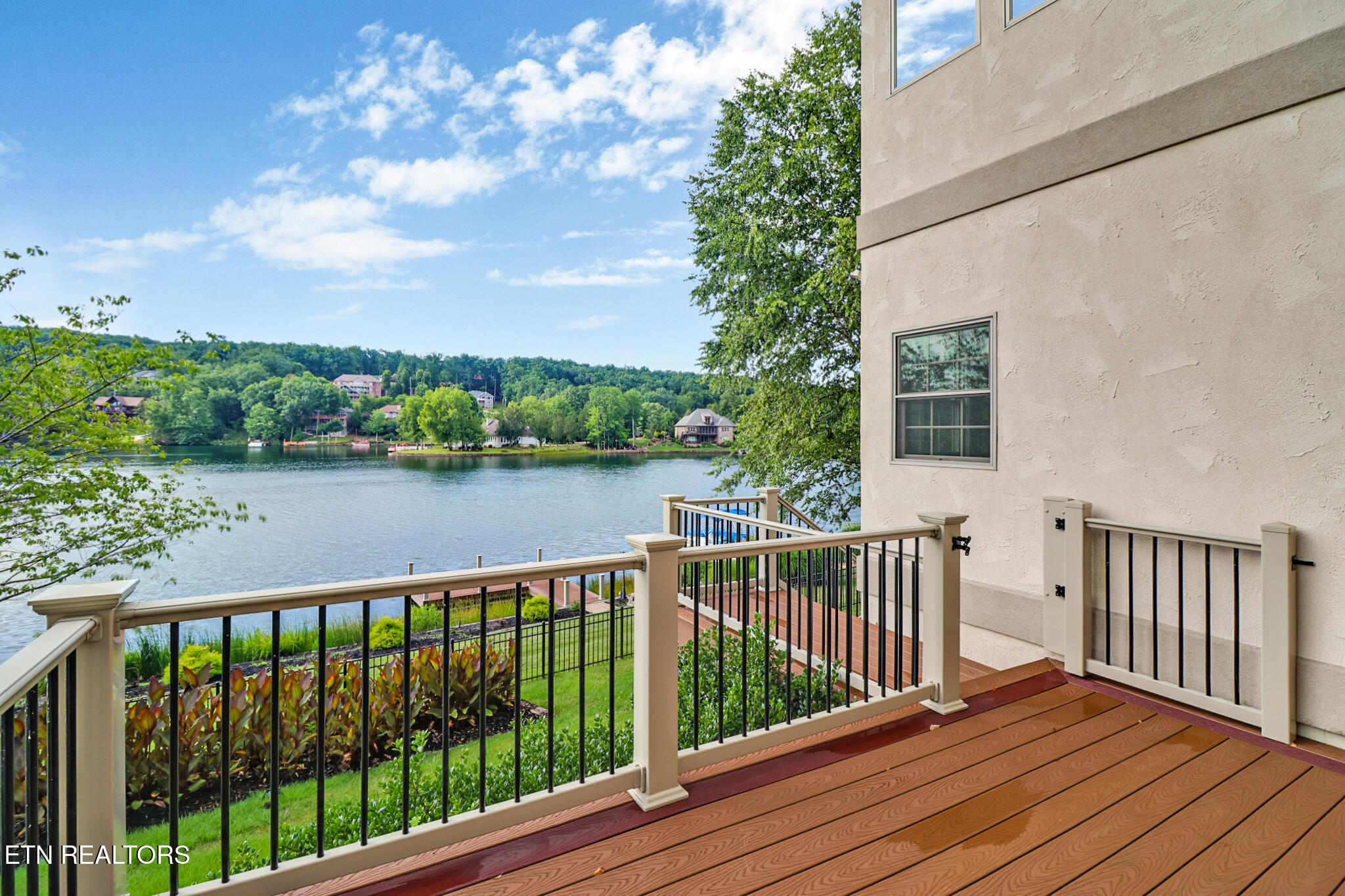 21 Mariners Court Property Photo 51