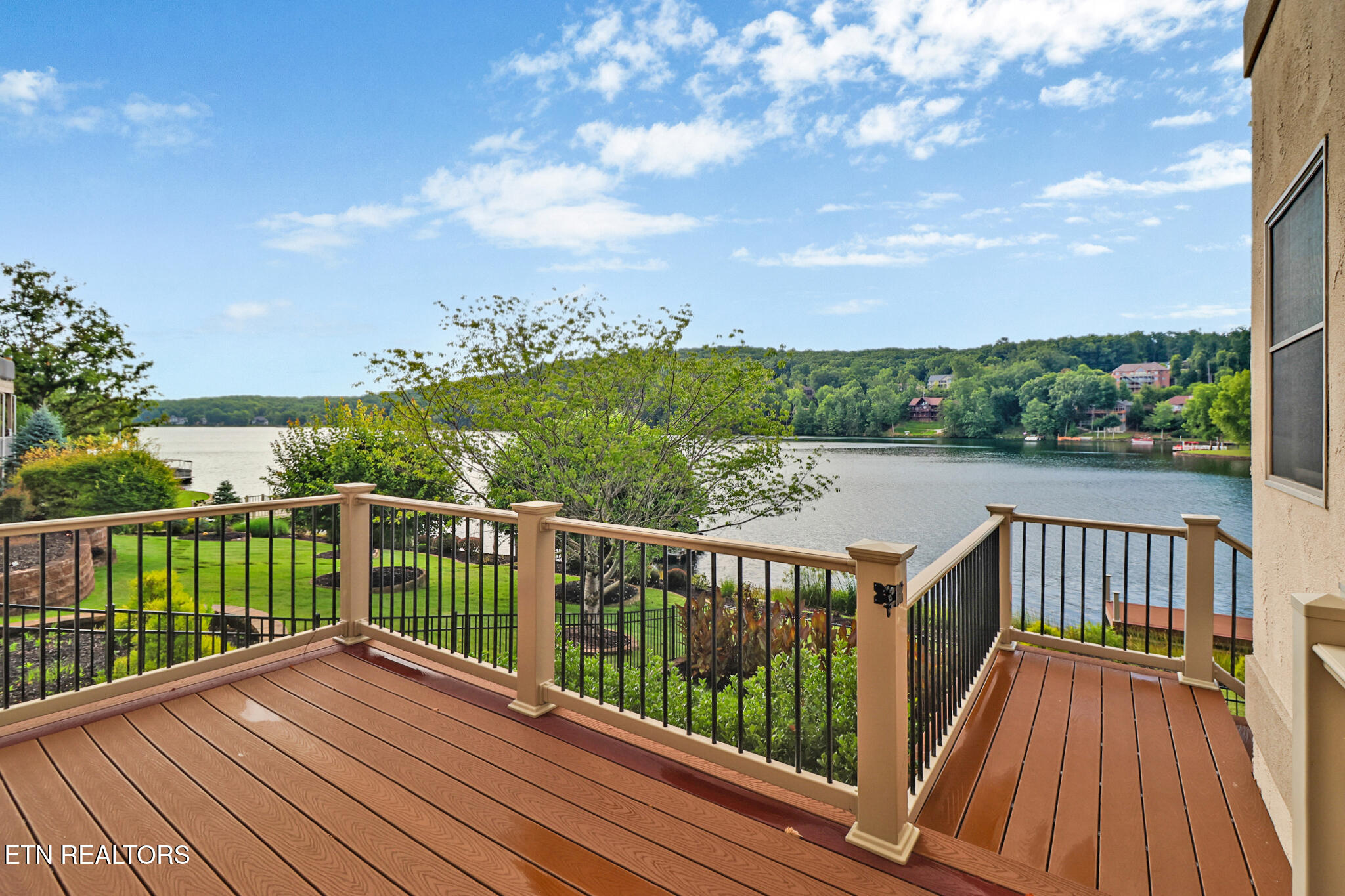21 Mariners Court Property Photo 52