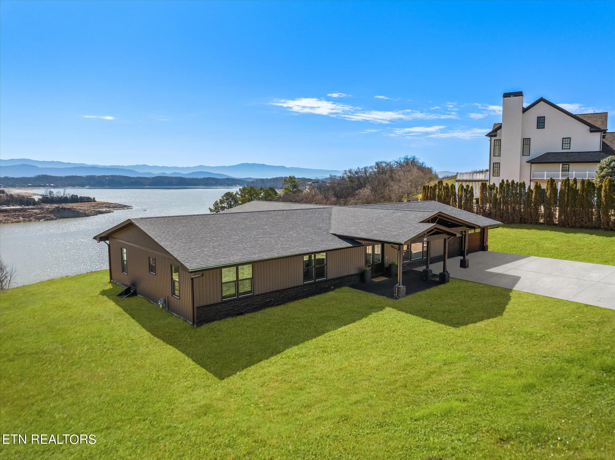 425 Hampton Way Property Photo