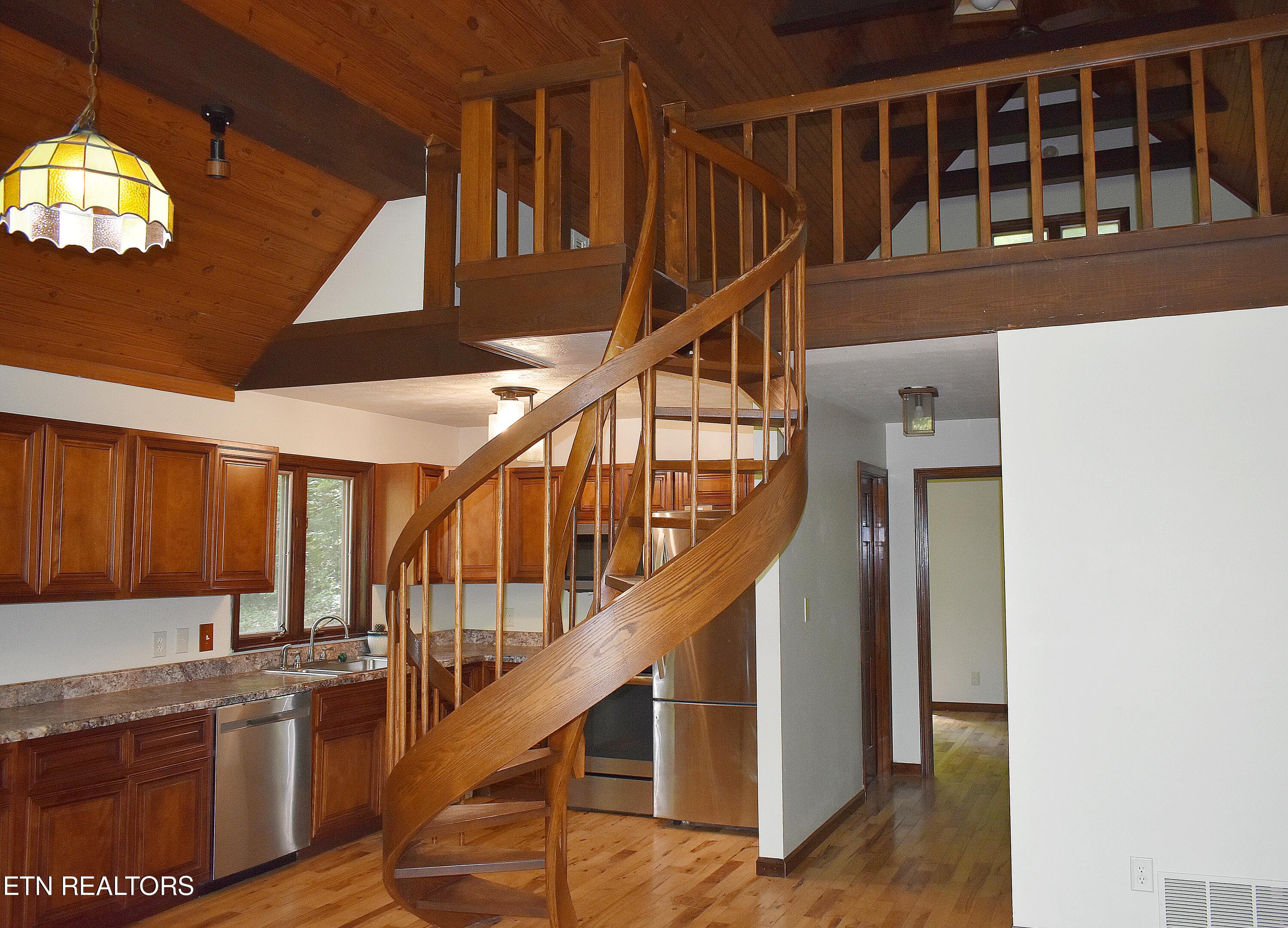 515 Englewood Rd Property Photo 2