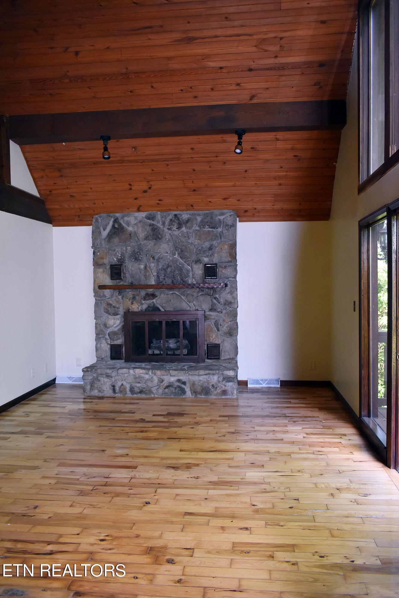 515 Englewood Rd Property Photo 4