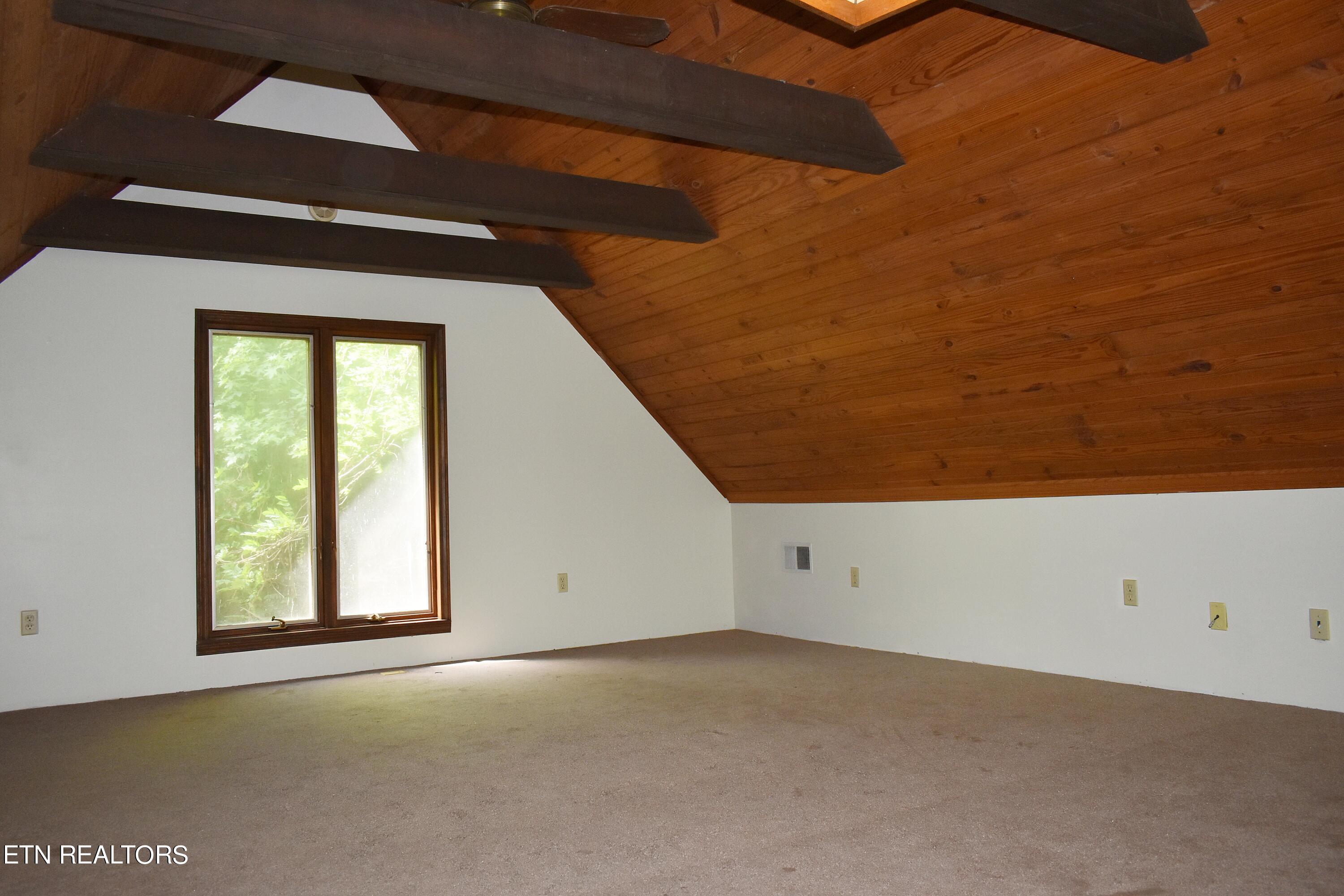 515 Englewood Rd Property Photo 7