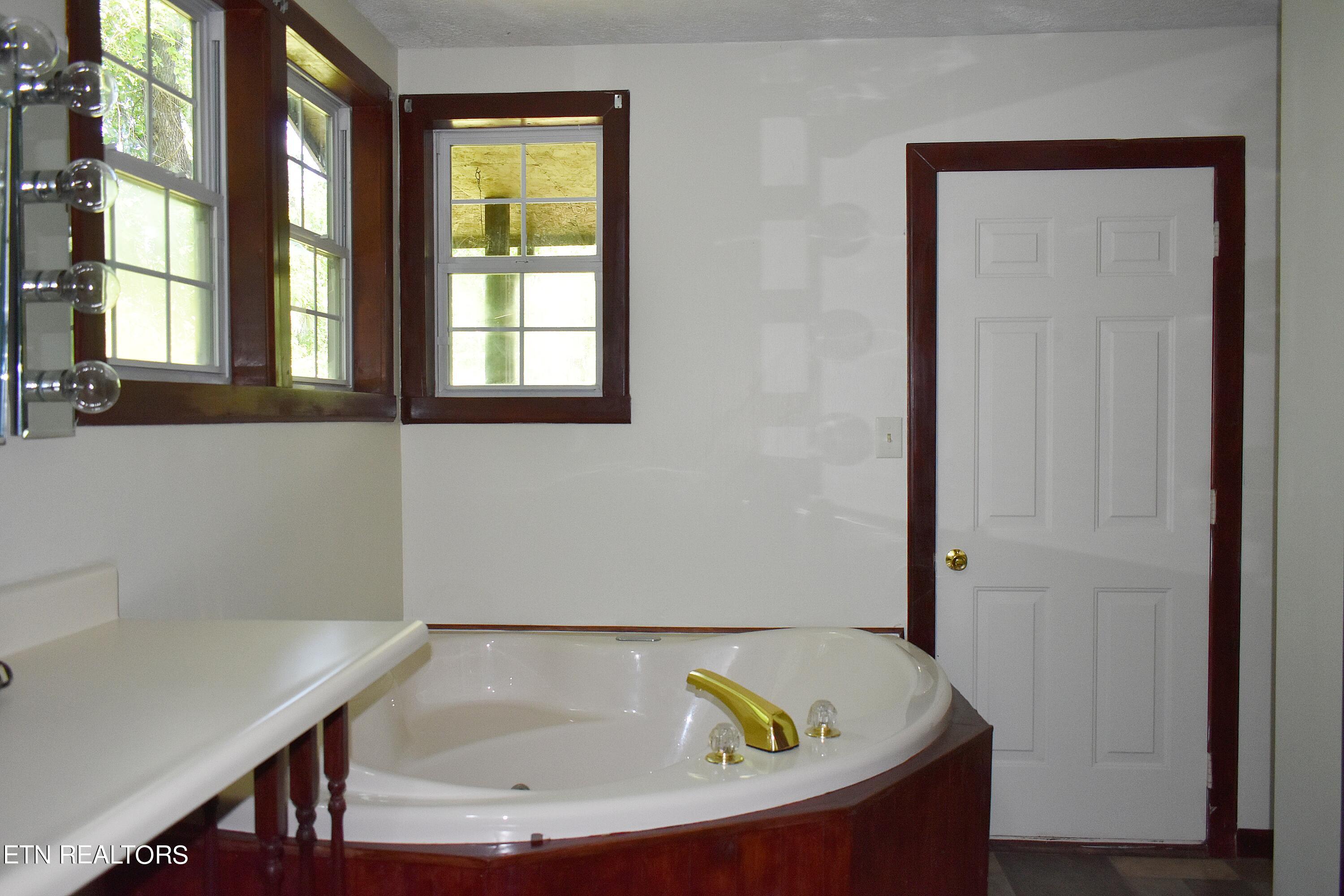 515 Englewood Rd Property Photo 13