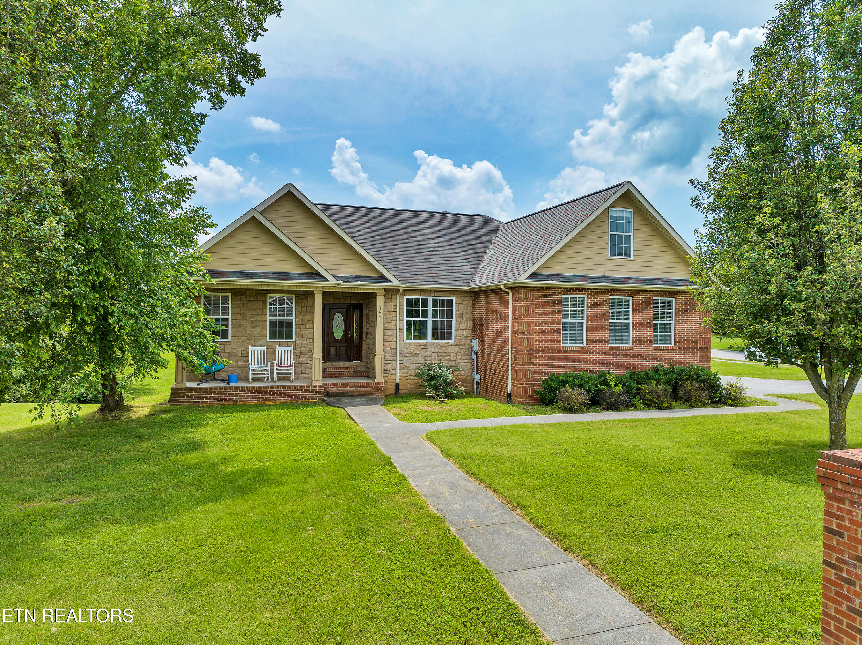1641 Linden Hall Drive Property Photo 1