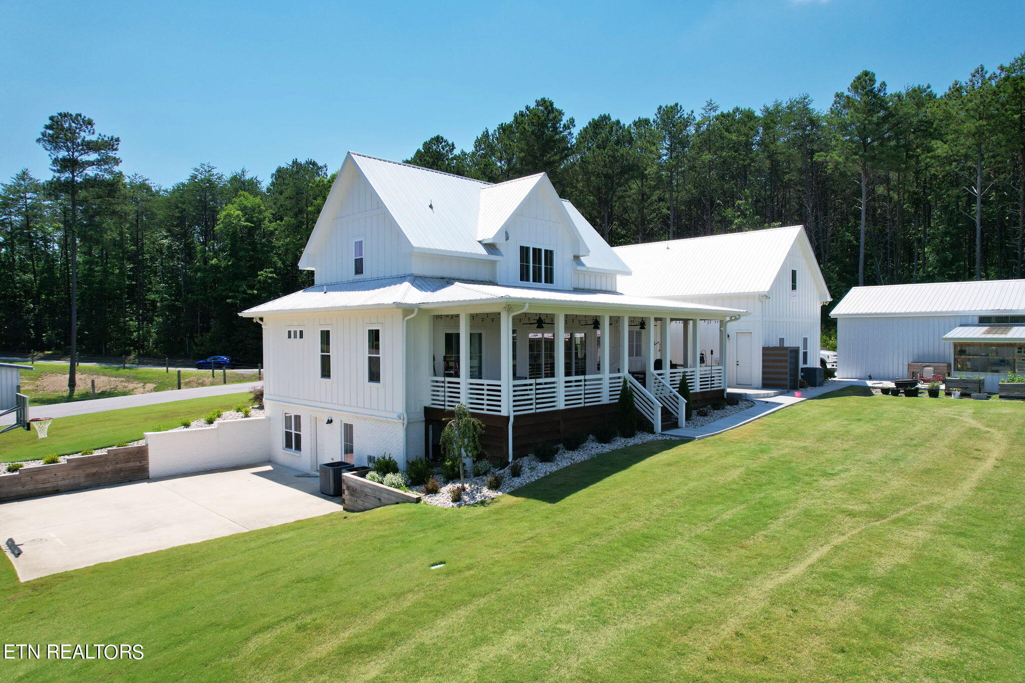 406 Pine Hill Rd Property Photo 4