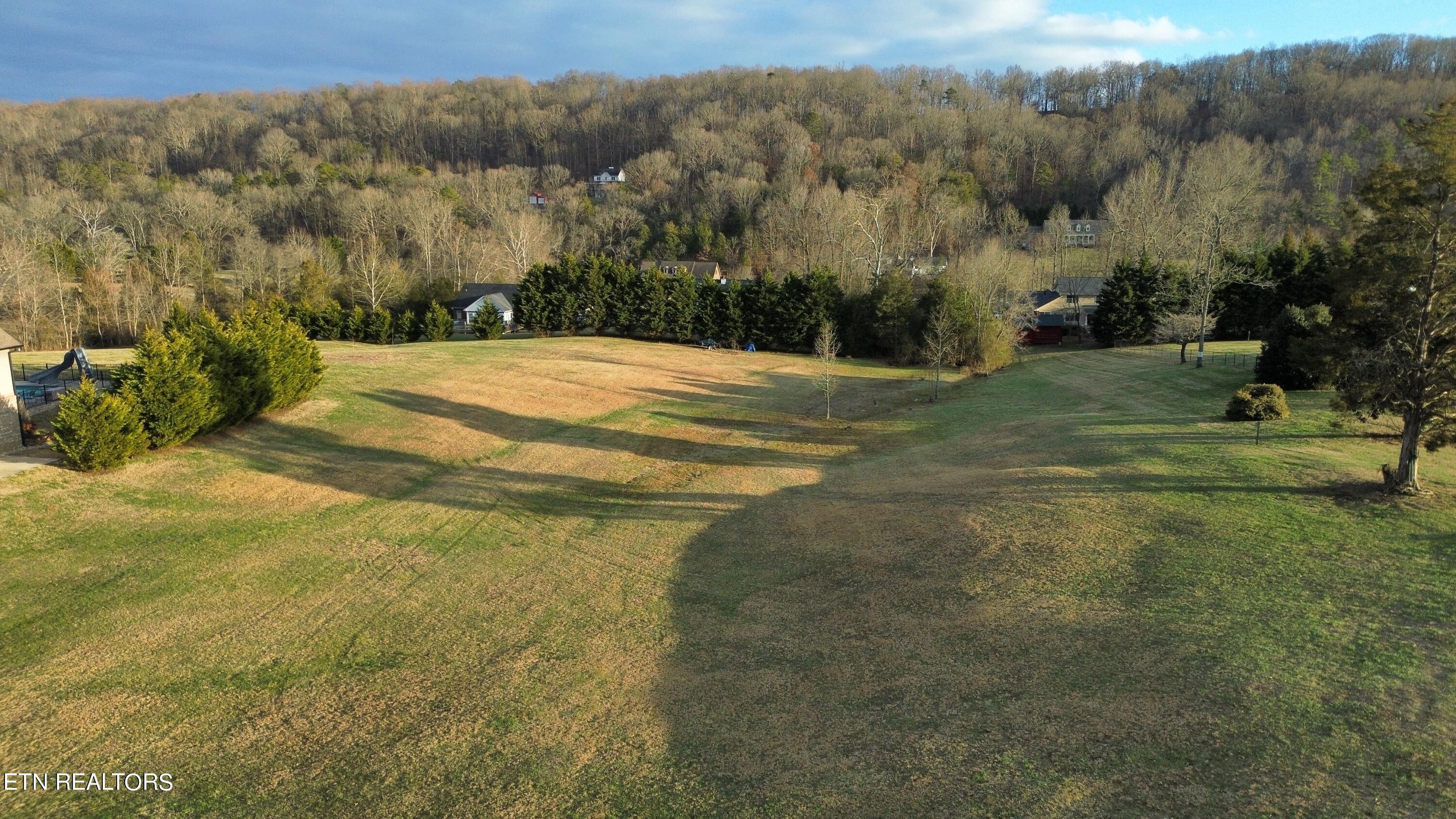 145 Old Farm Rd Property Photo 3