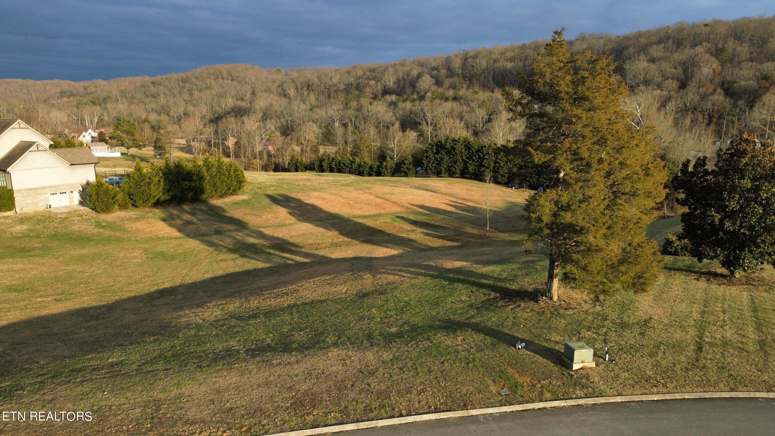 145 Old Farm Rd Property Photo 4
