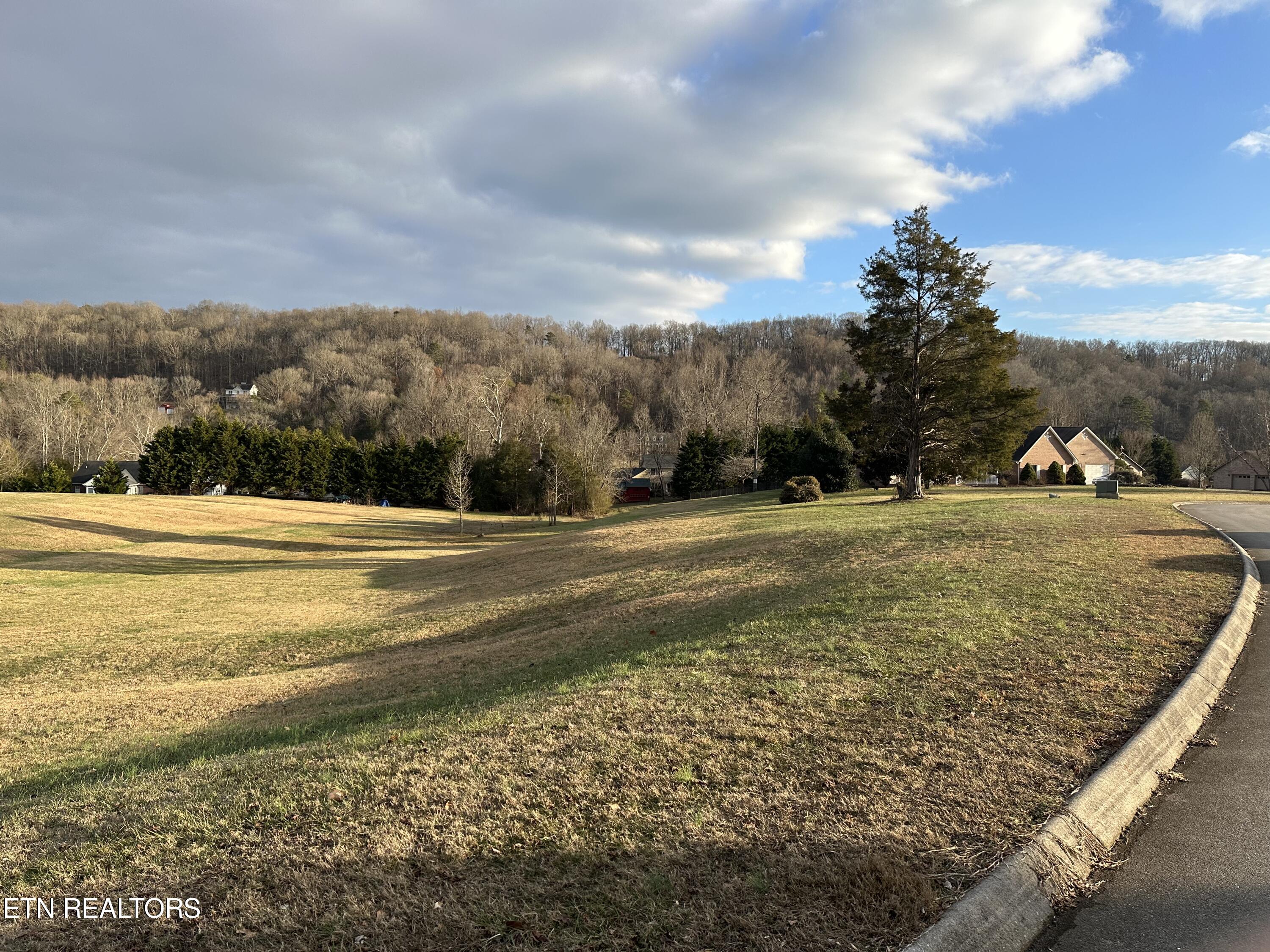 145 Old Farm Rd Property Photo 7