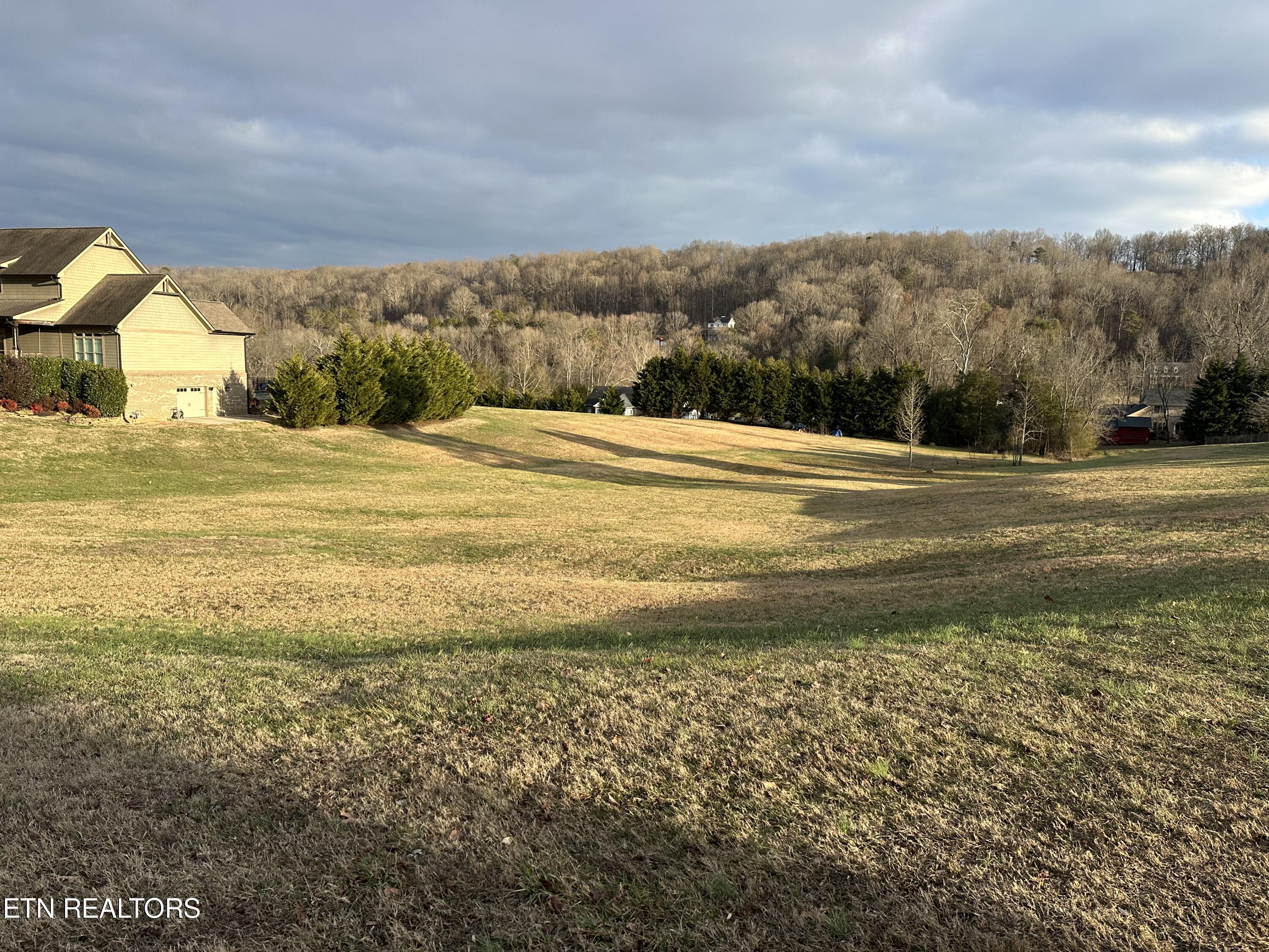 145 Old Farm Rd Property Photo 9