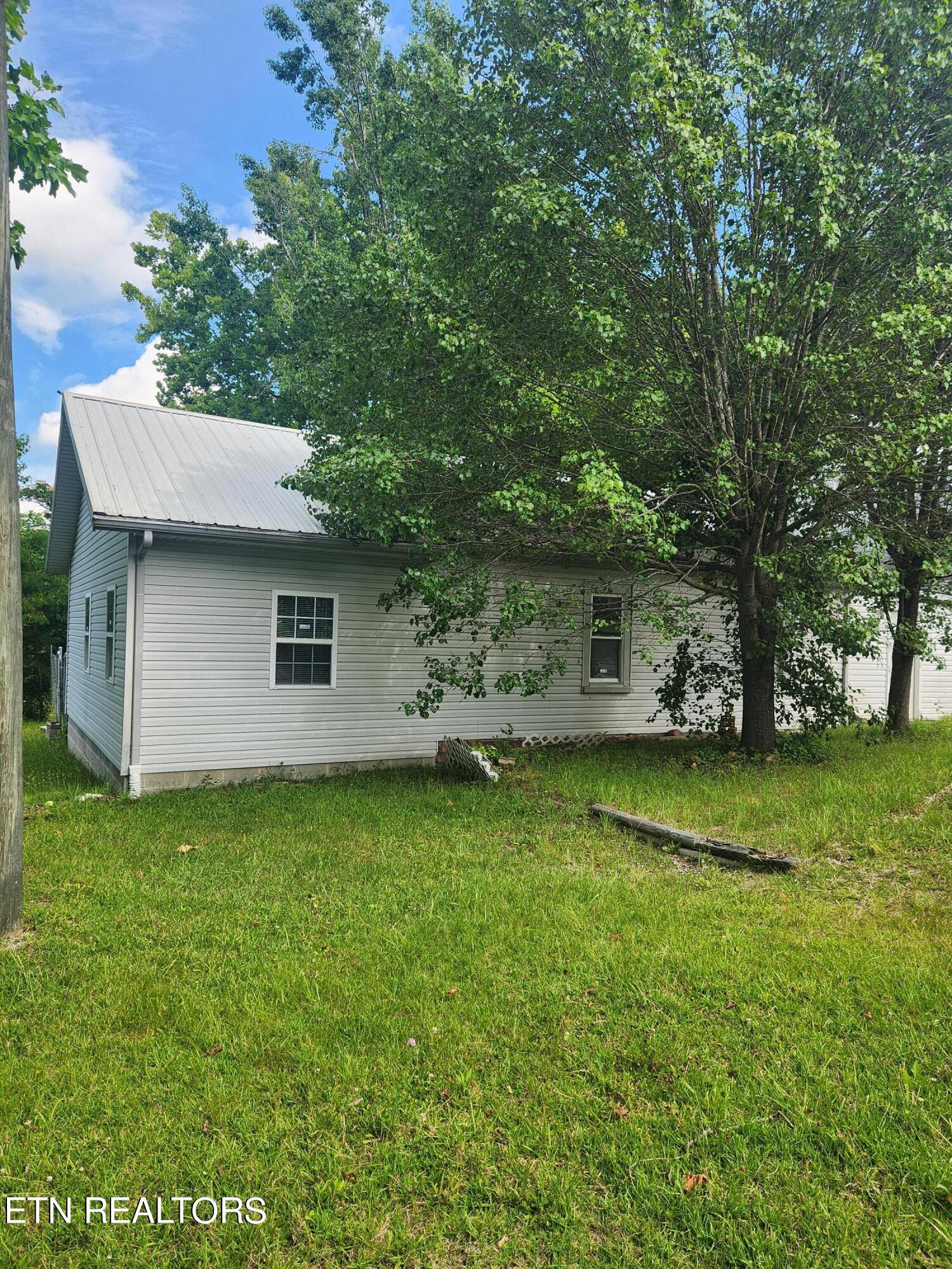 675 Lloyd St Property Photo
