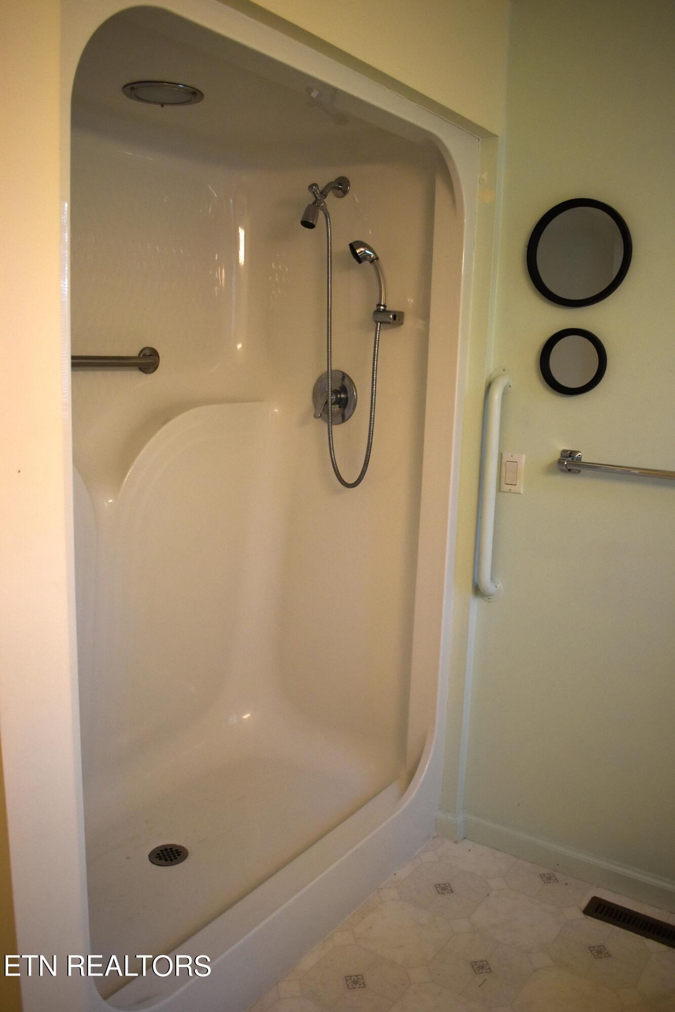 530 Meadows Rd Property Photo 14