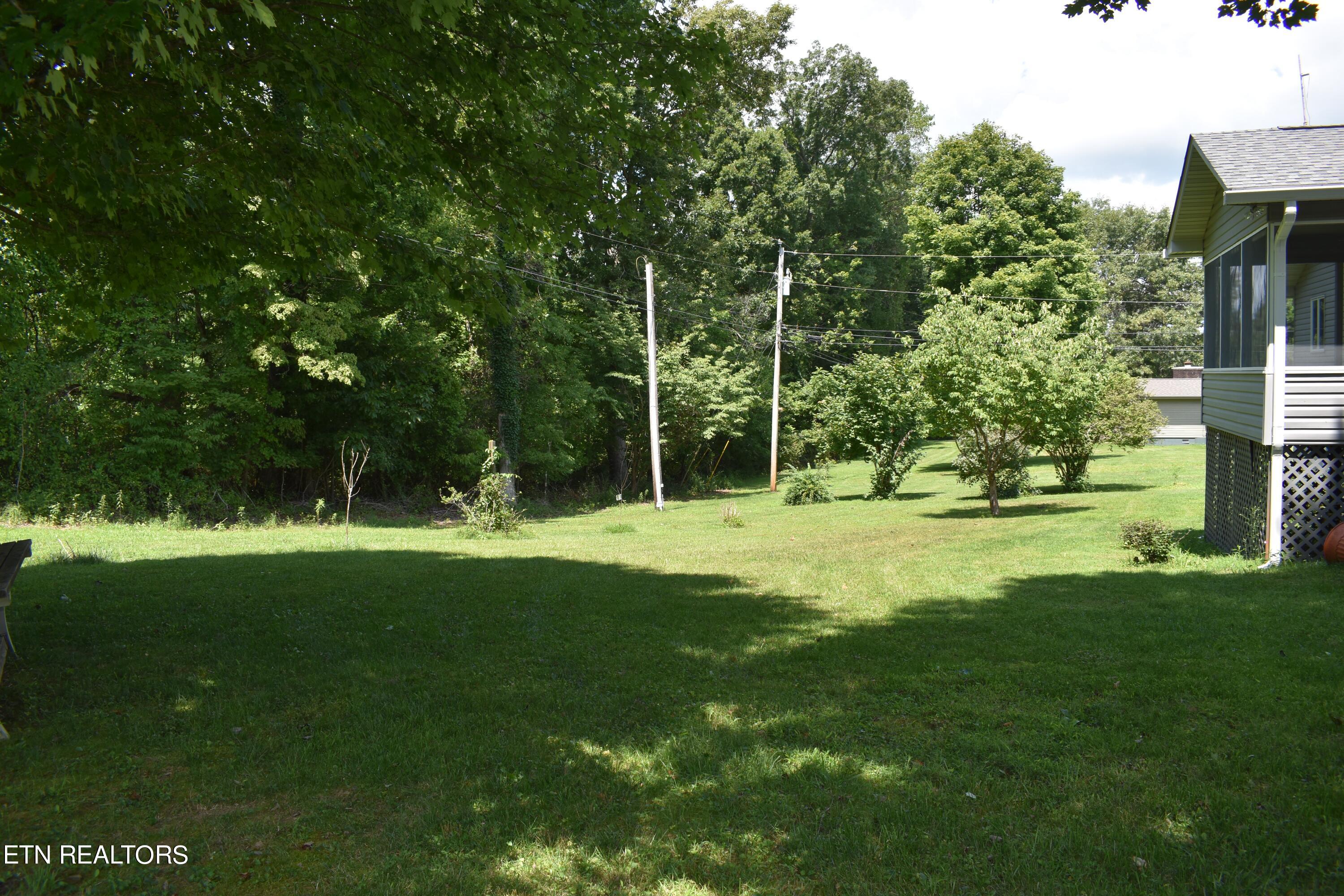 530 Meadows Rd Property Photo 18