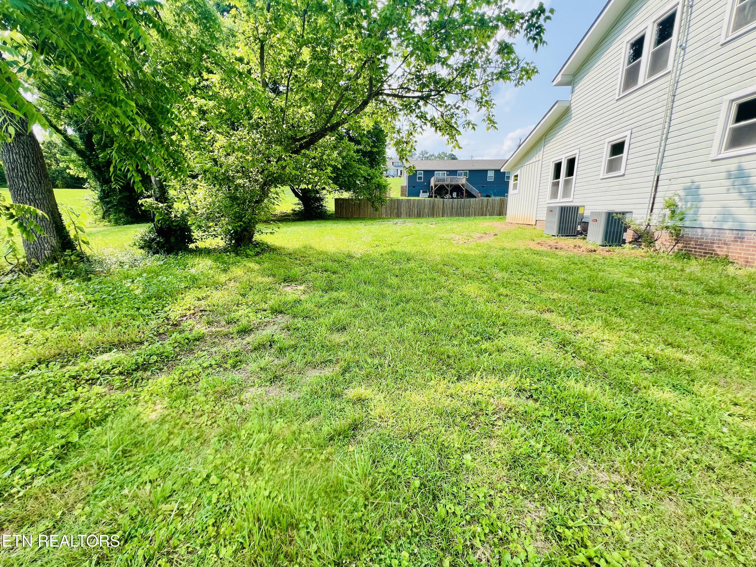 402 Church St Property Photo 2