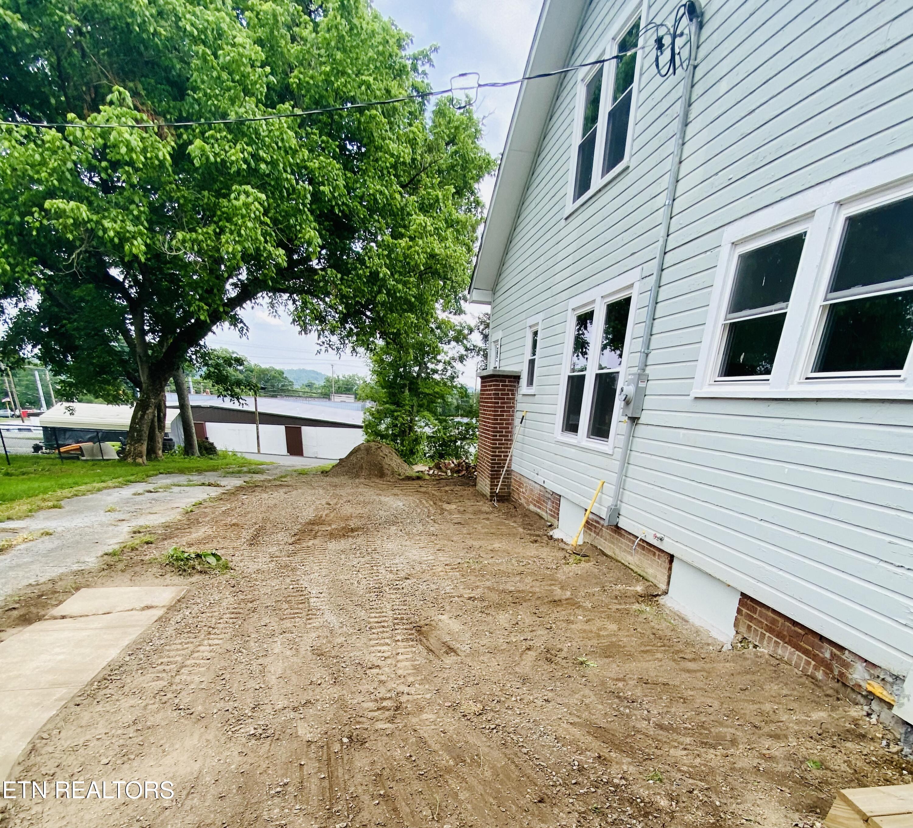 402 Church St Property Photo 6