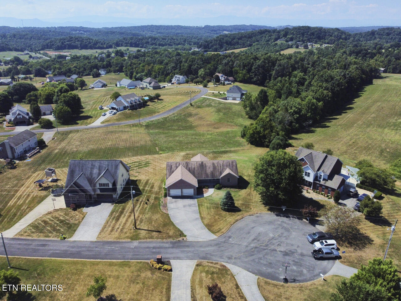 223 Roxbury Court Property Photo