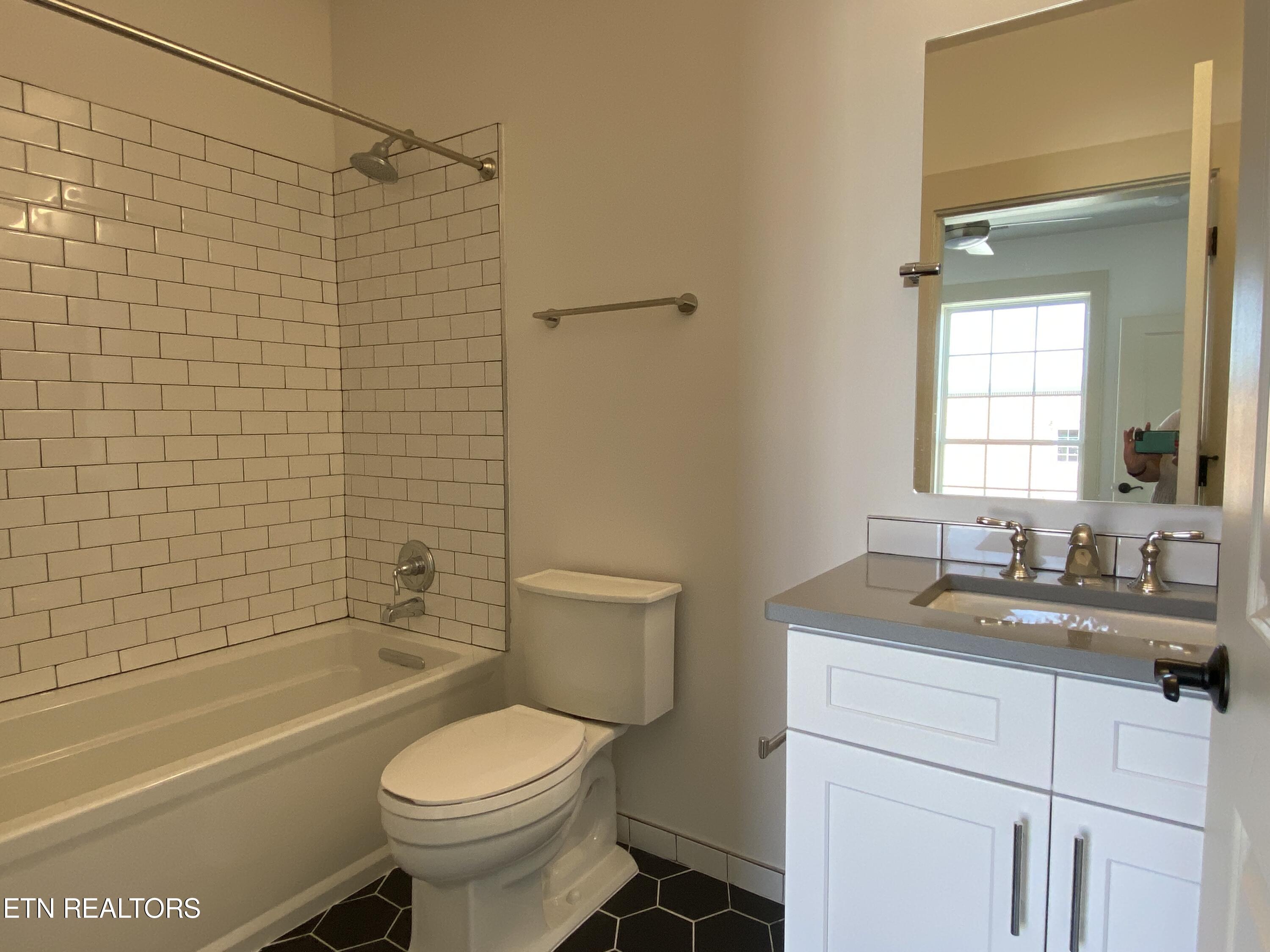 1120 Franck St Property Photo 7