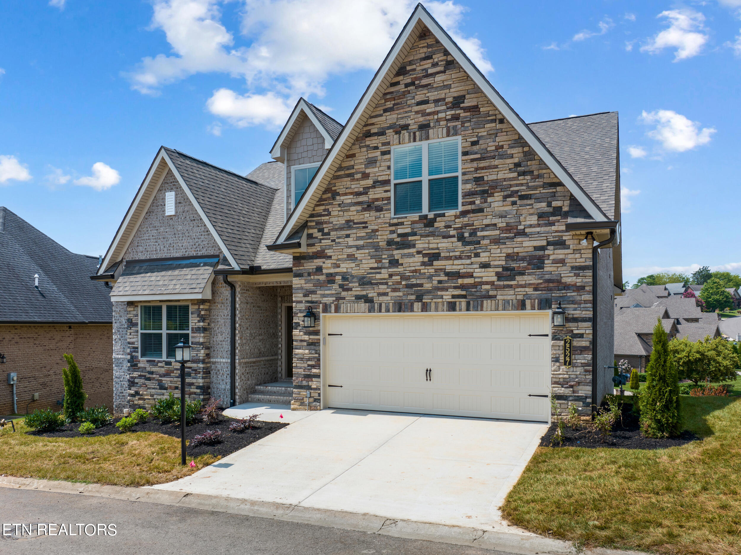 2527 Mishas Meadow Way Property Photo 2