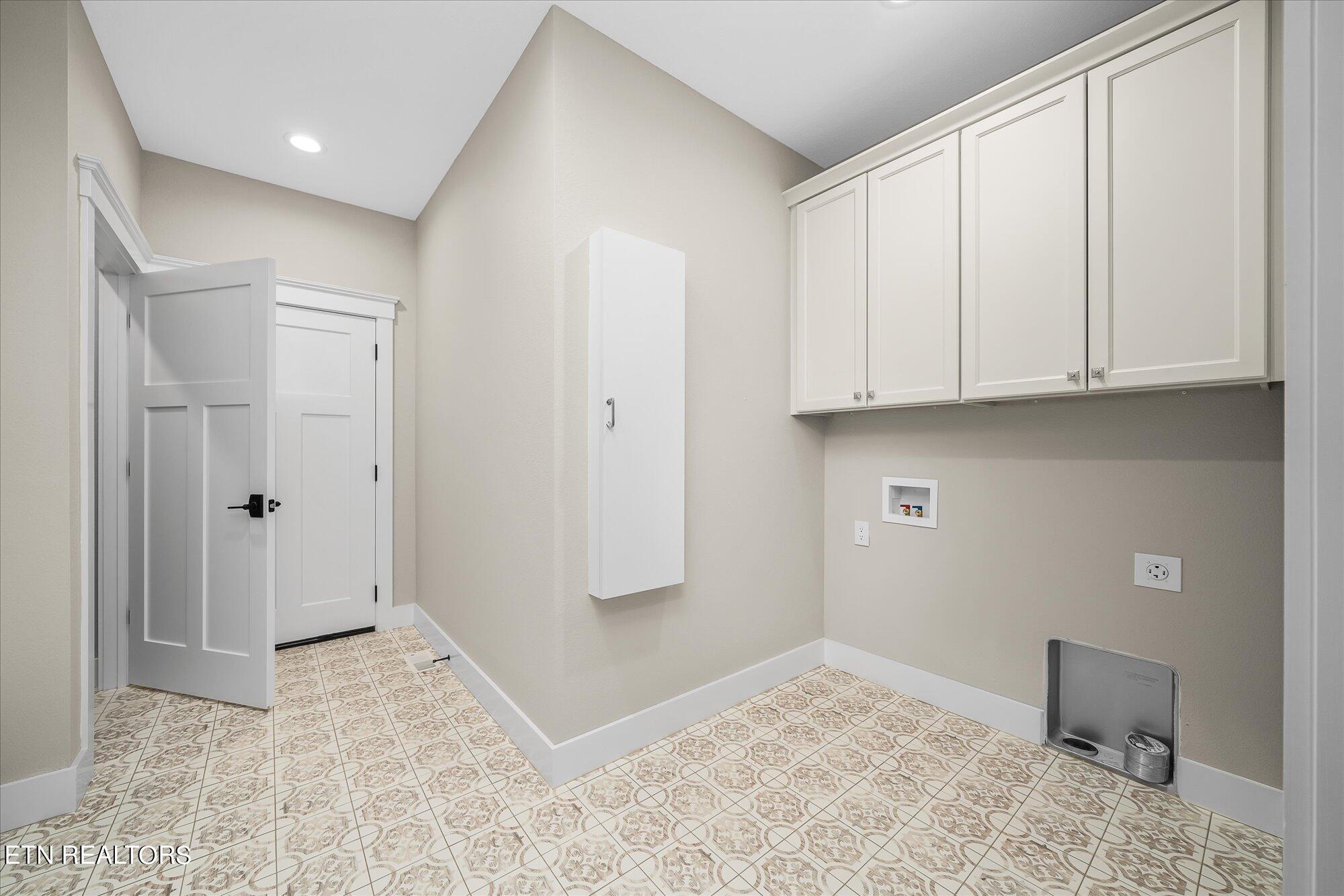 112 Motthaven Drive Property Photo 40