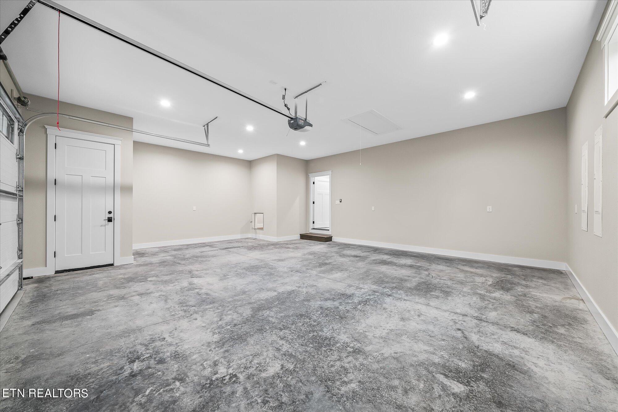 112 Motthaven Drive Property Photo 42
