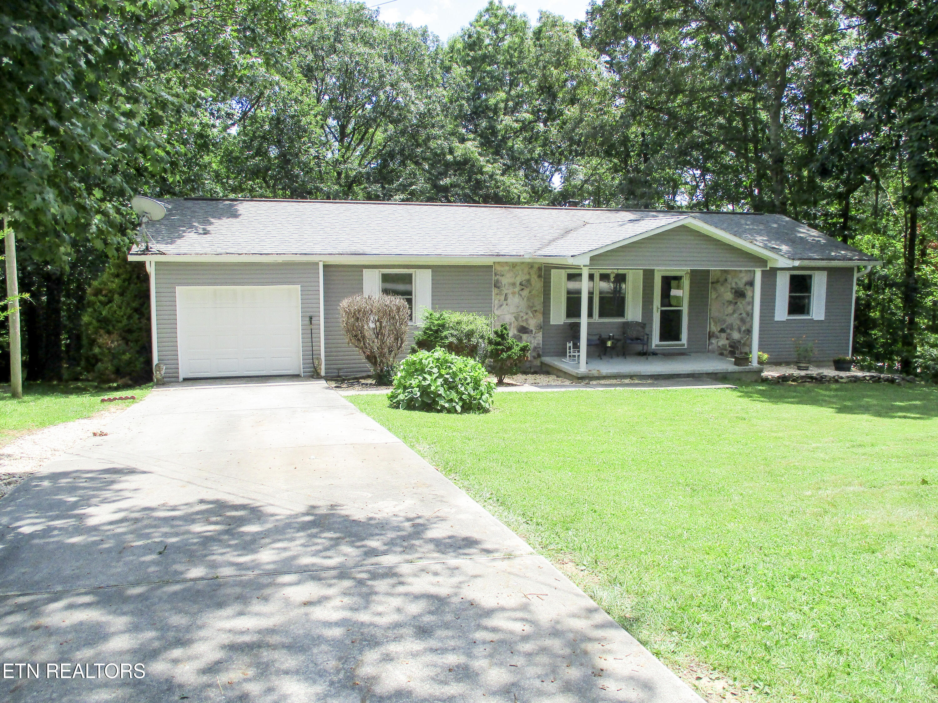 312 Lakeview Drive Property Photo 1