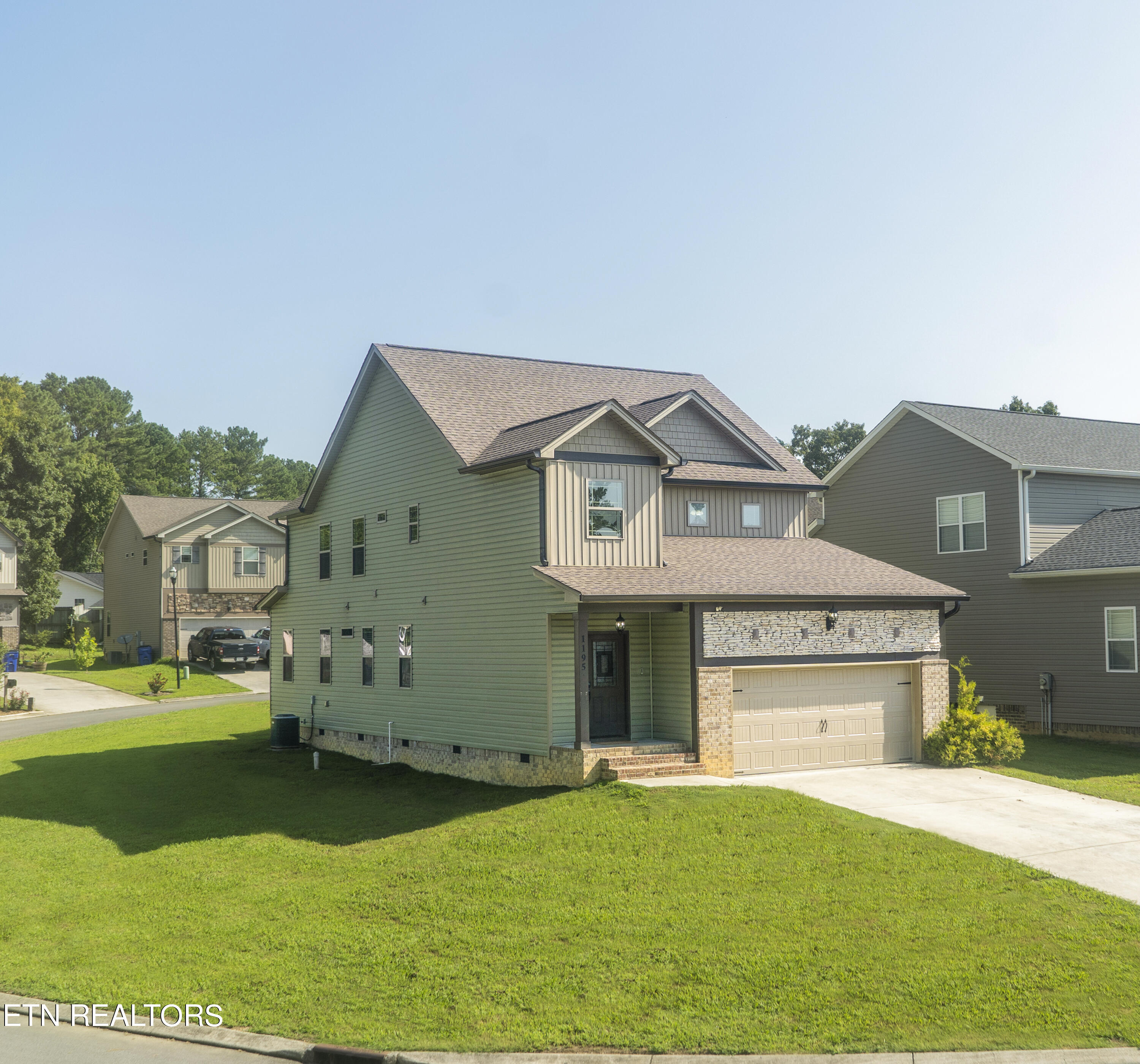 1195 Nw Stonegate Circle Property Photo