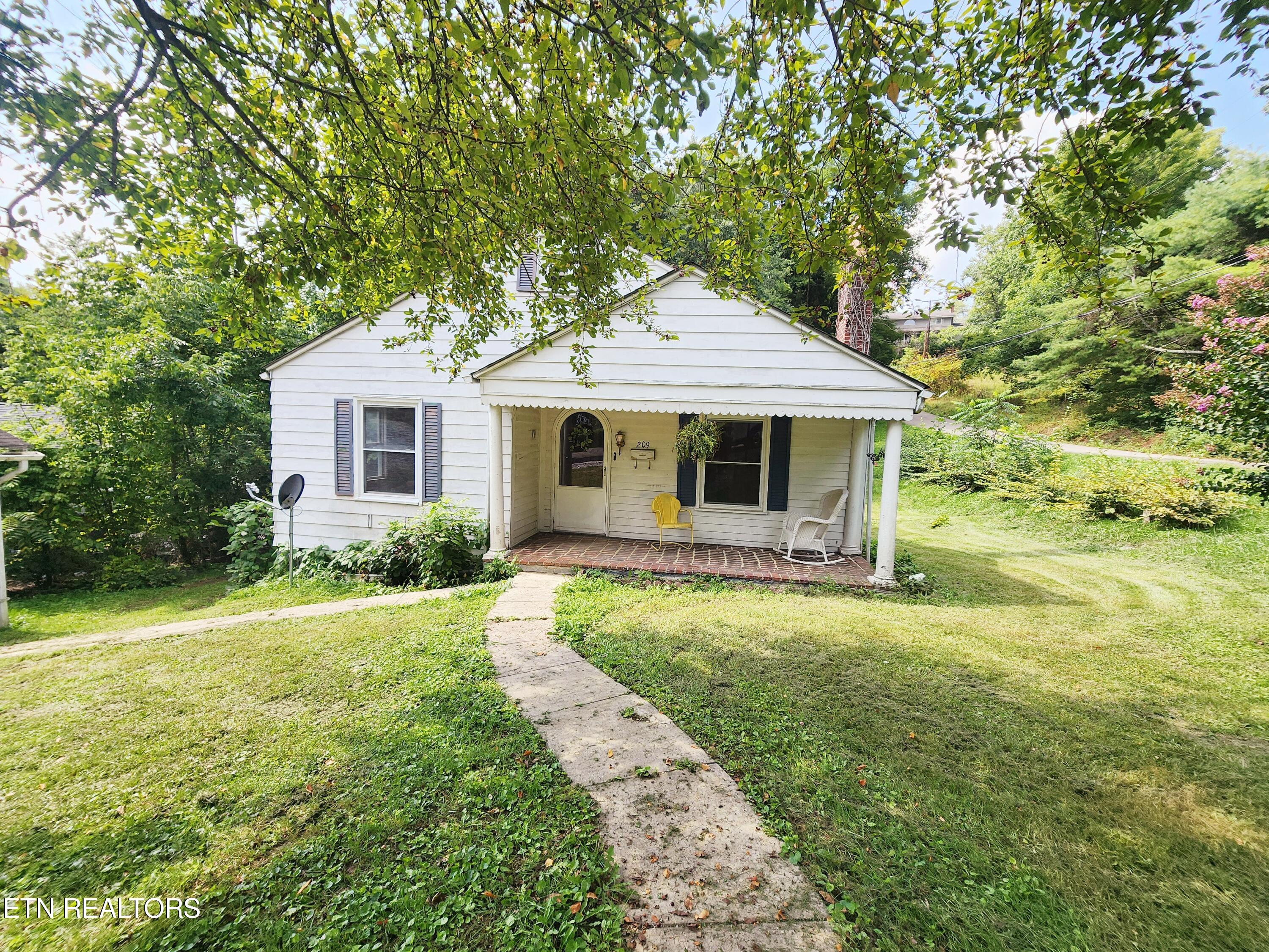 209 Greenwood Ave Property Photo