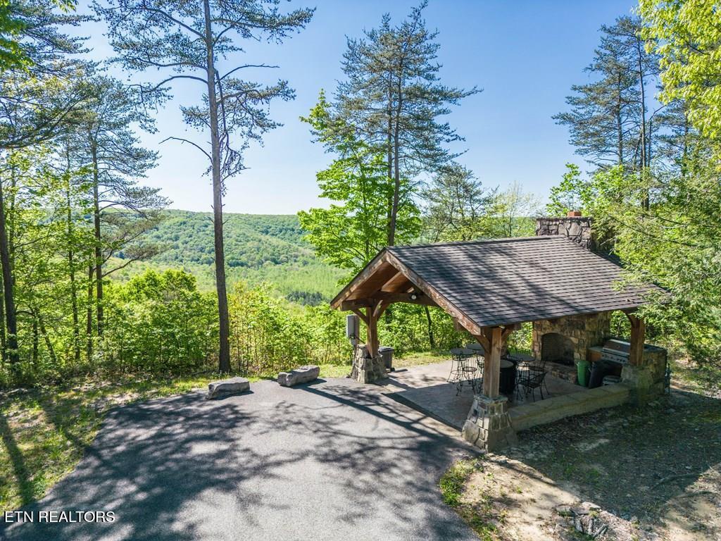 Fox Run Court Property Photo 1