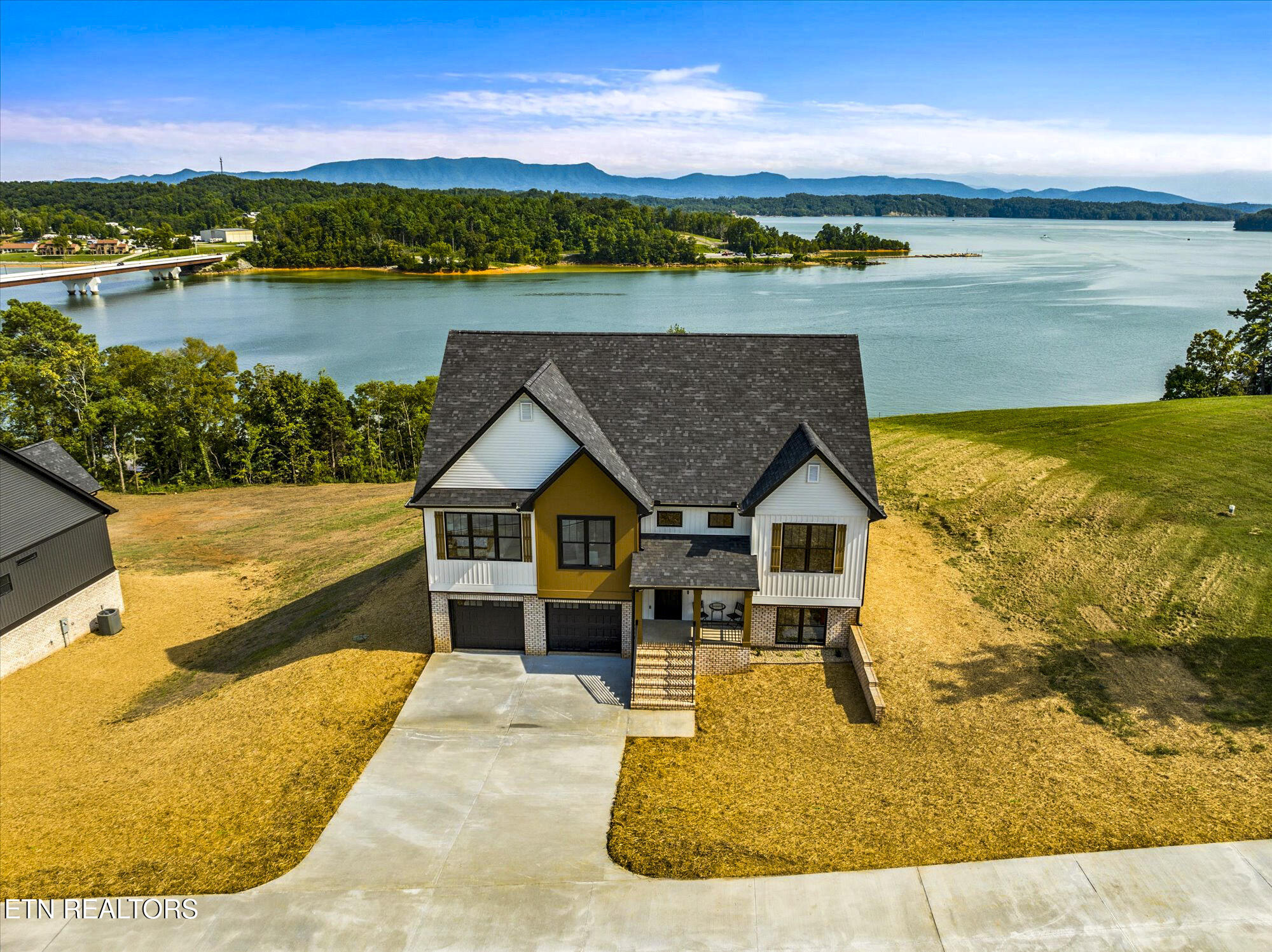 415 Hampton Way Property Photo