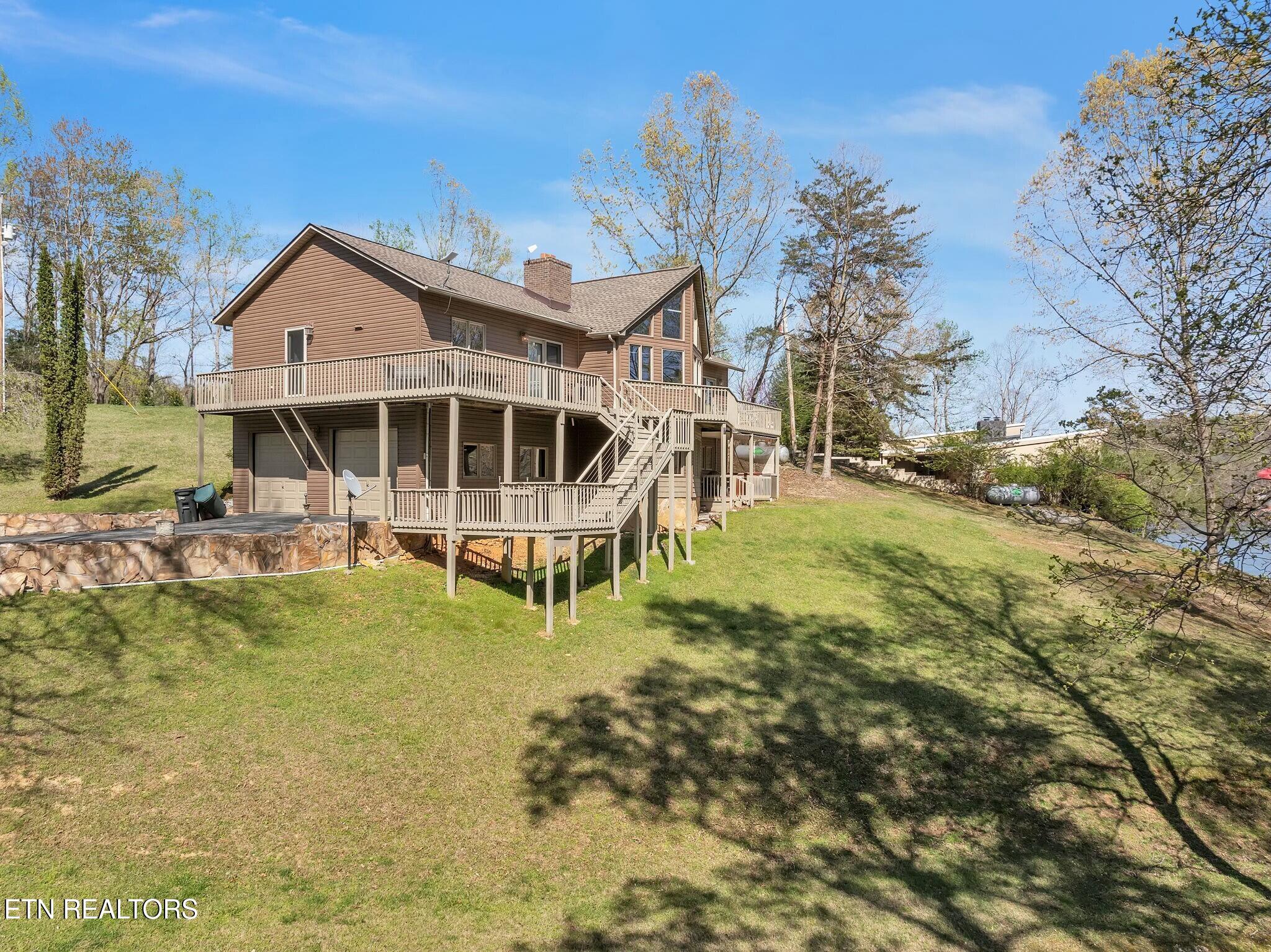 128 Fox Lane Property Photo 8
