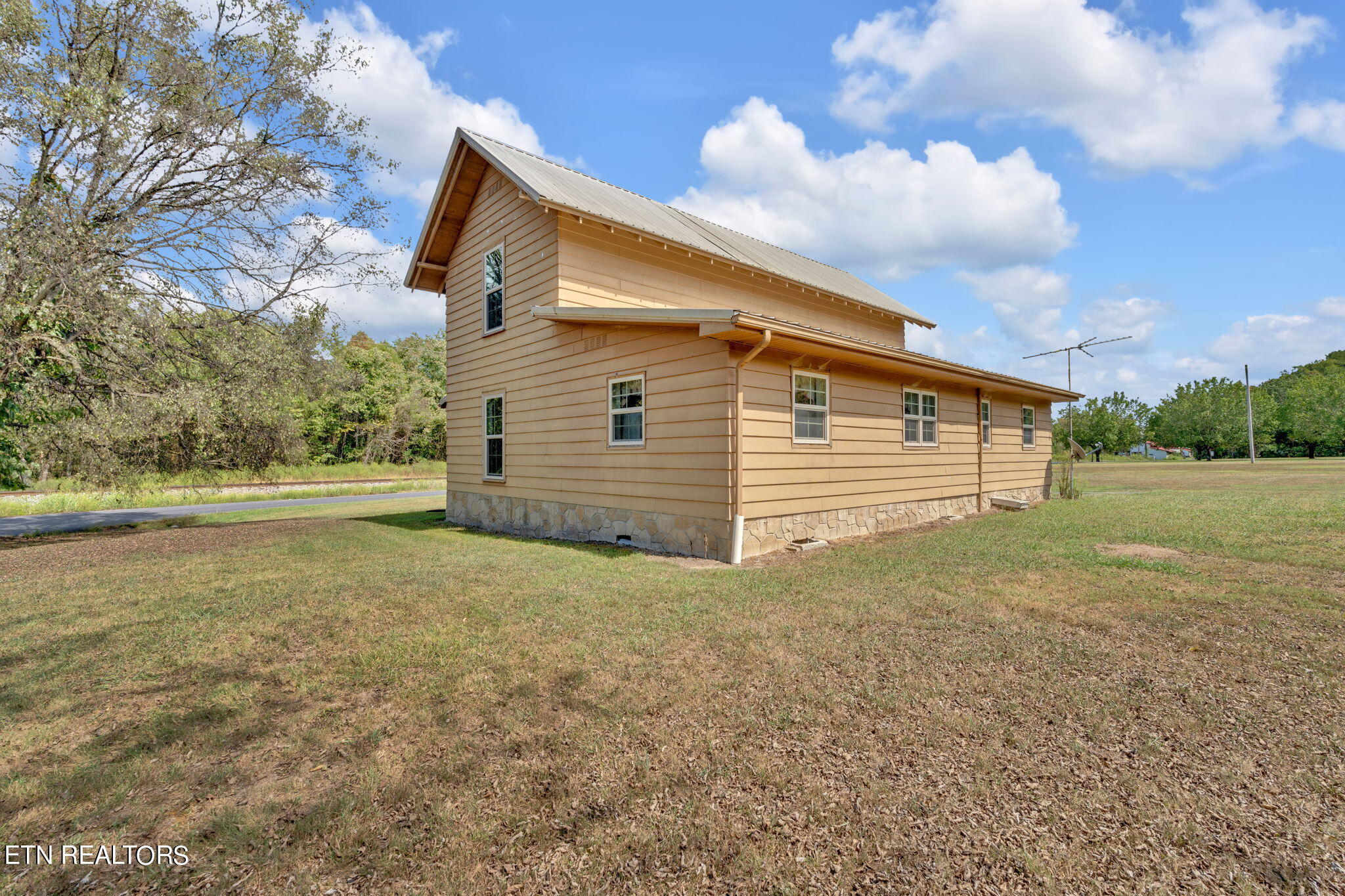 1455 Hill Rd Property Photo 5