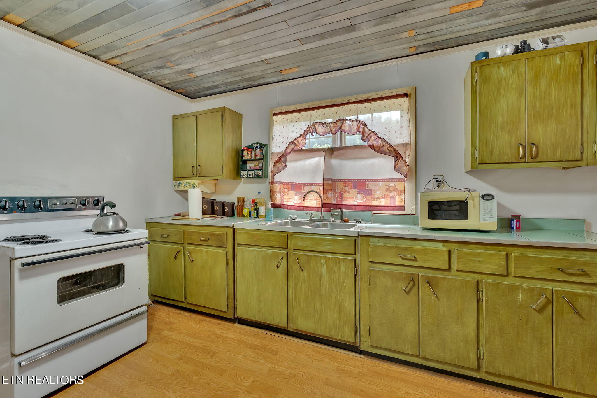 1455 Hill Rd Property Photo 7