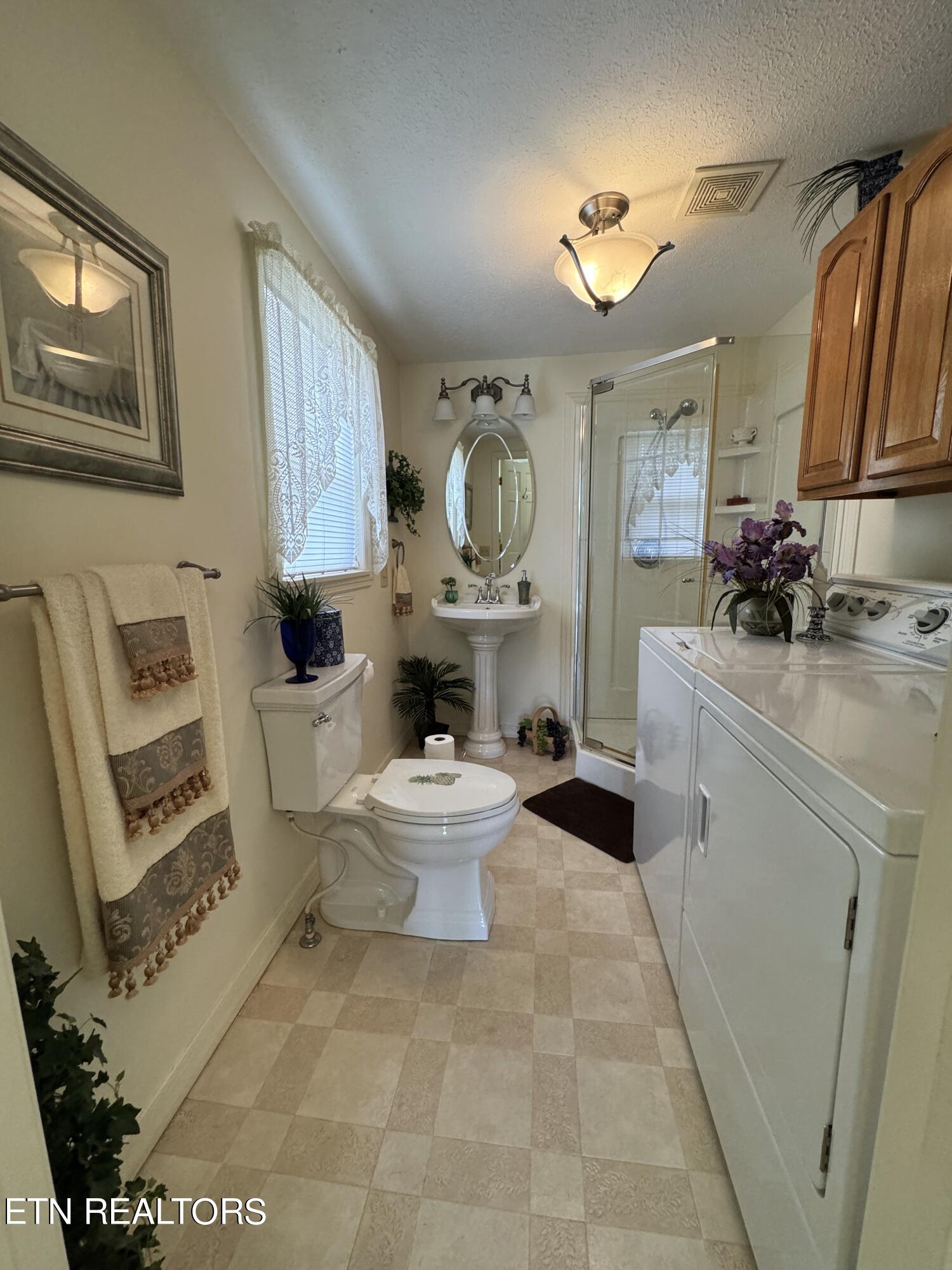631 6th St Property Photo 15