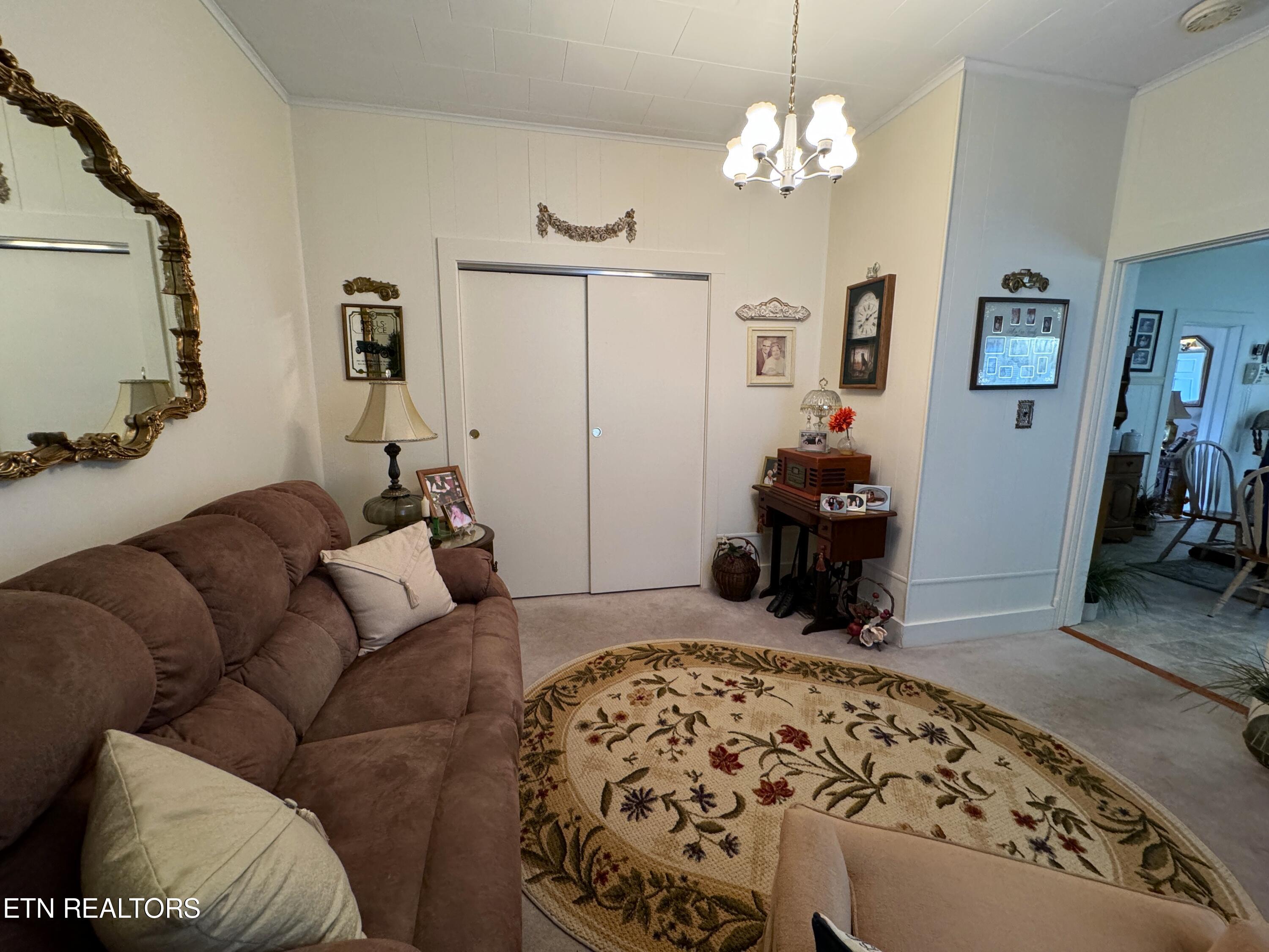 631 6th St Property Photo 17