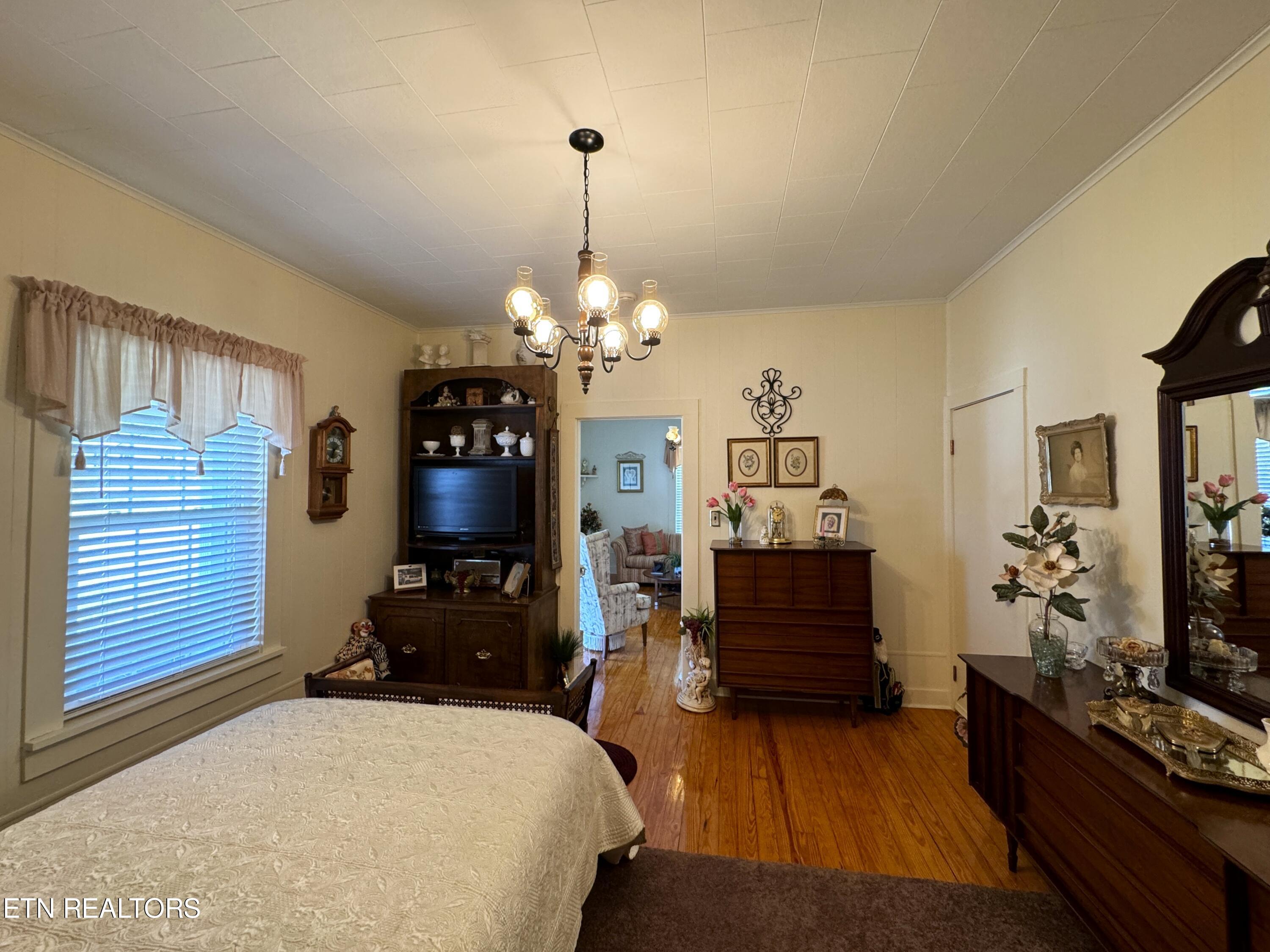 631 6th St Property Photo 19