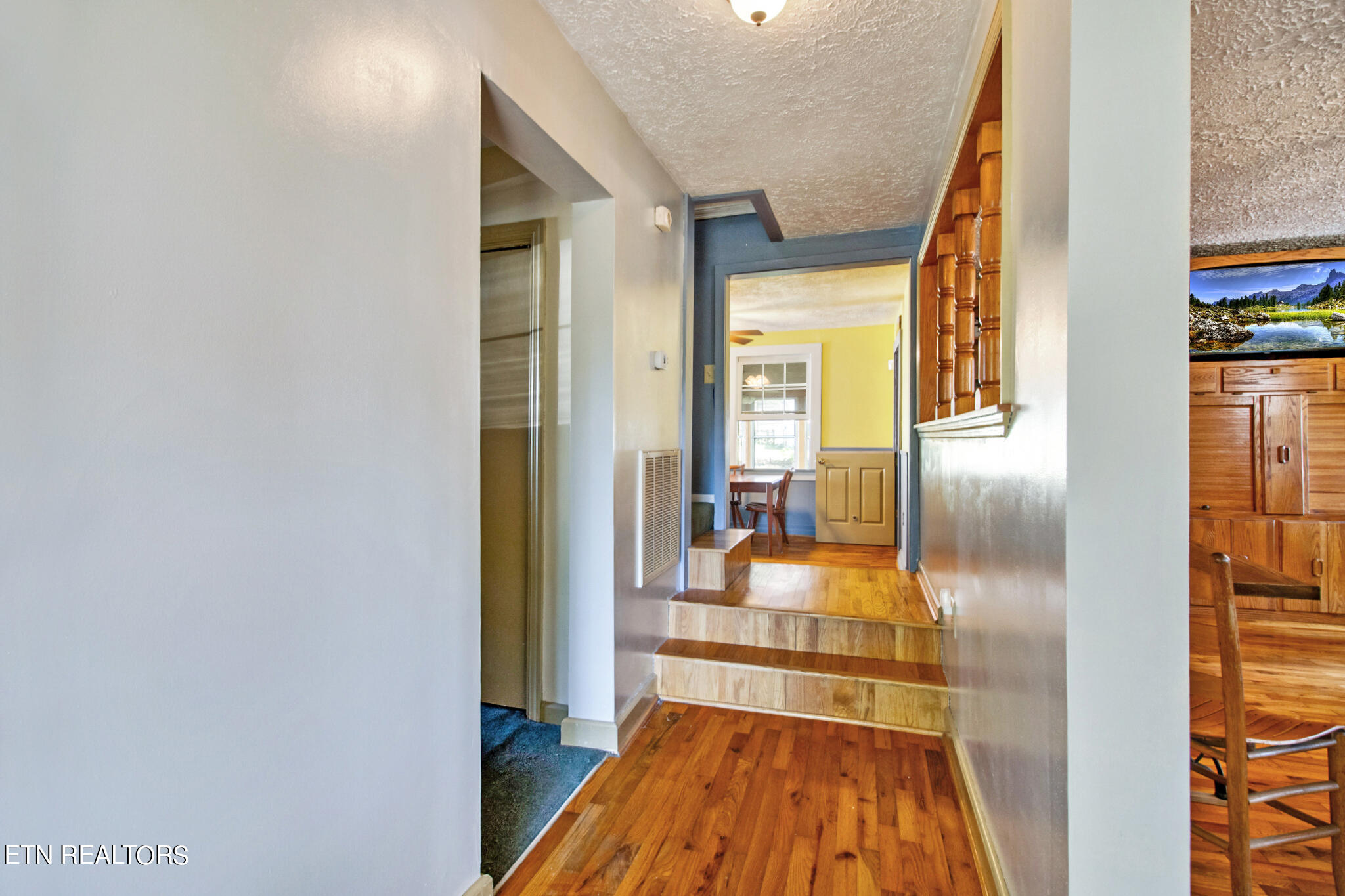 2381 E First St Property Photo 8