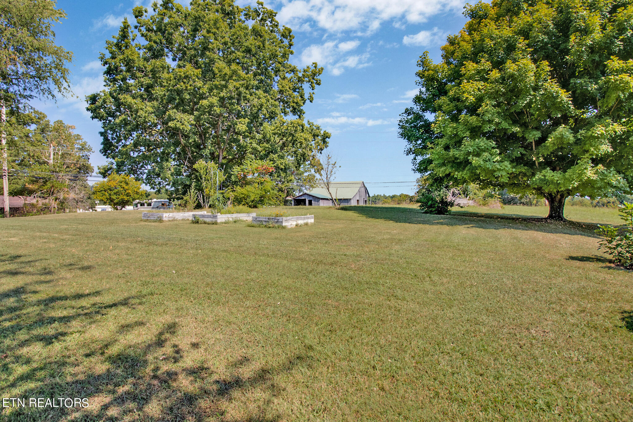 2381 E First St Property Photo 25