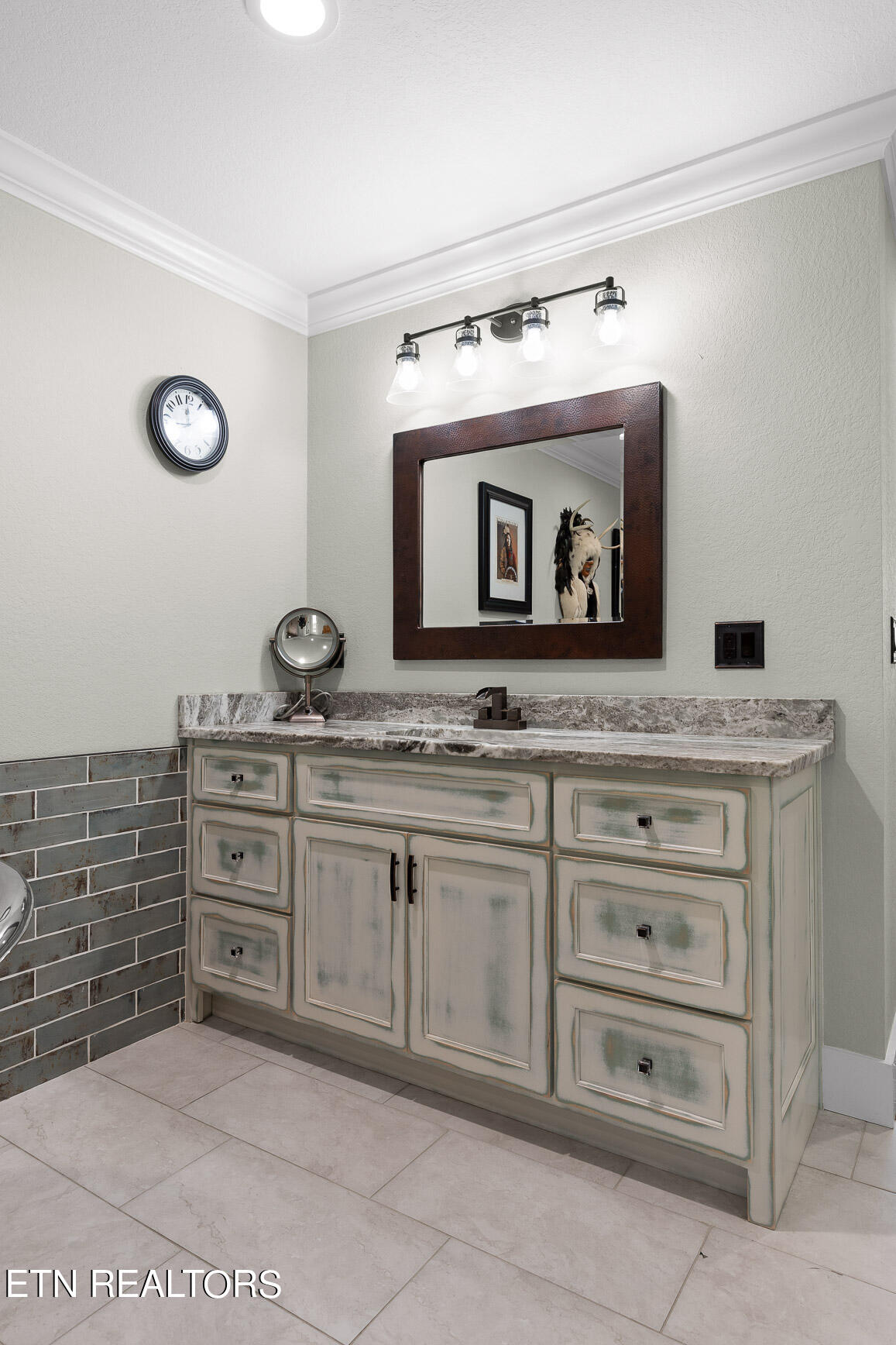 401 Gholdston Drive Property Photo 33