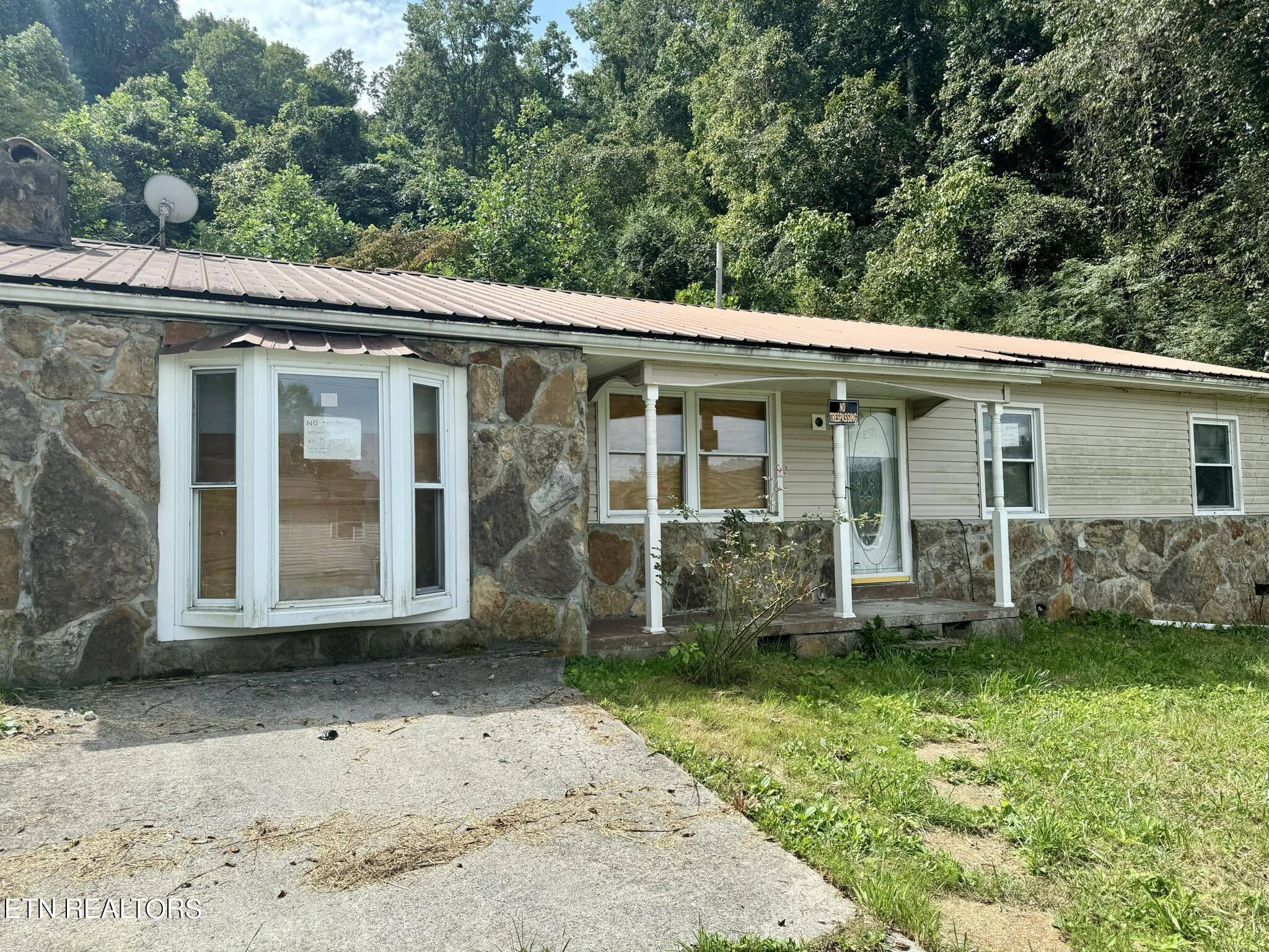232 E Robbins St Property Photo