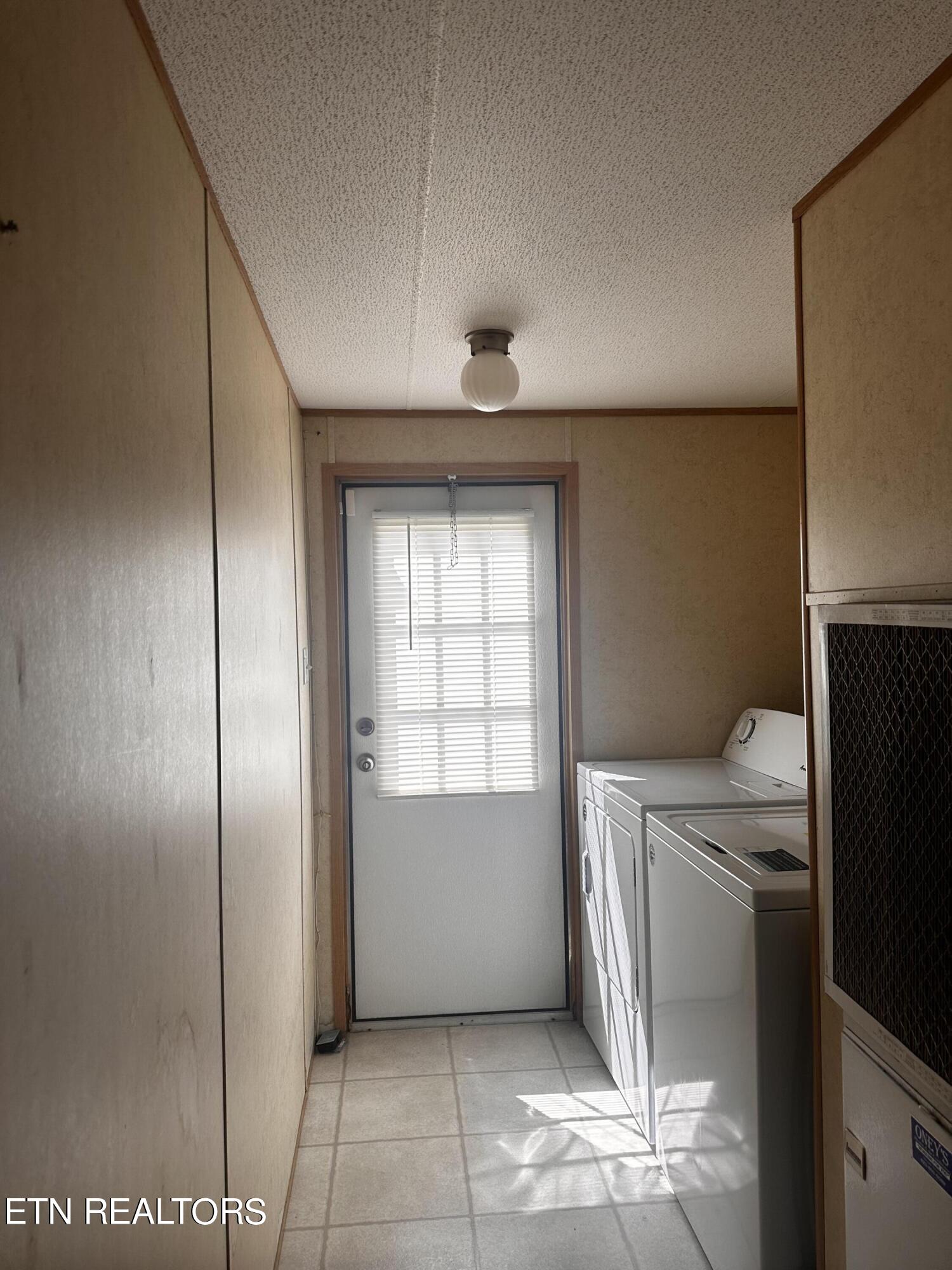528 Yoakum Lane Property Photo 2