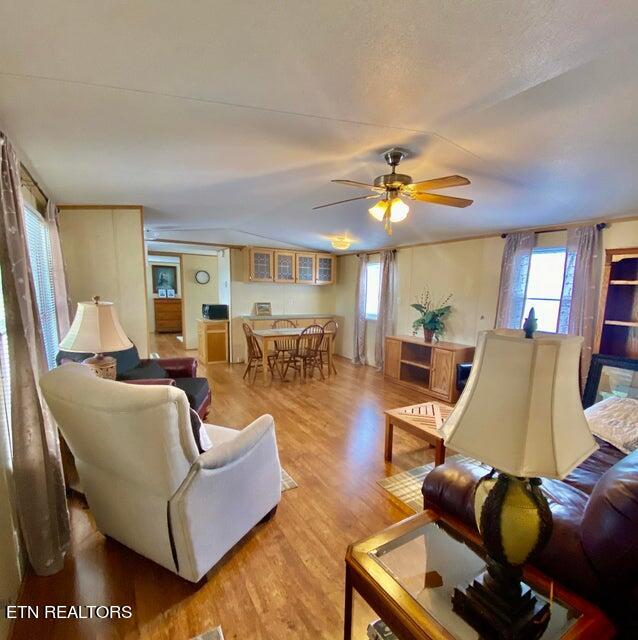 528 Yoakum Lane Property Photo 7