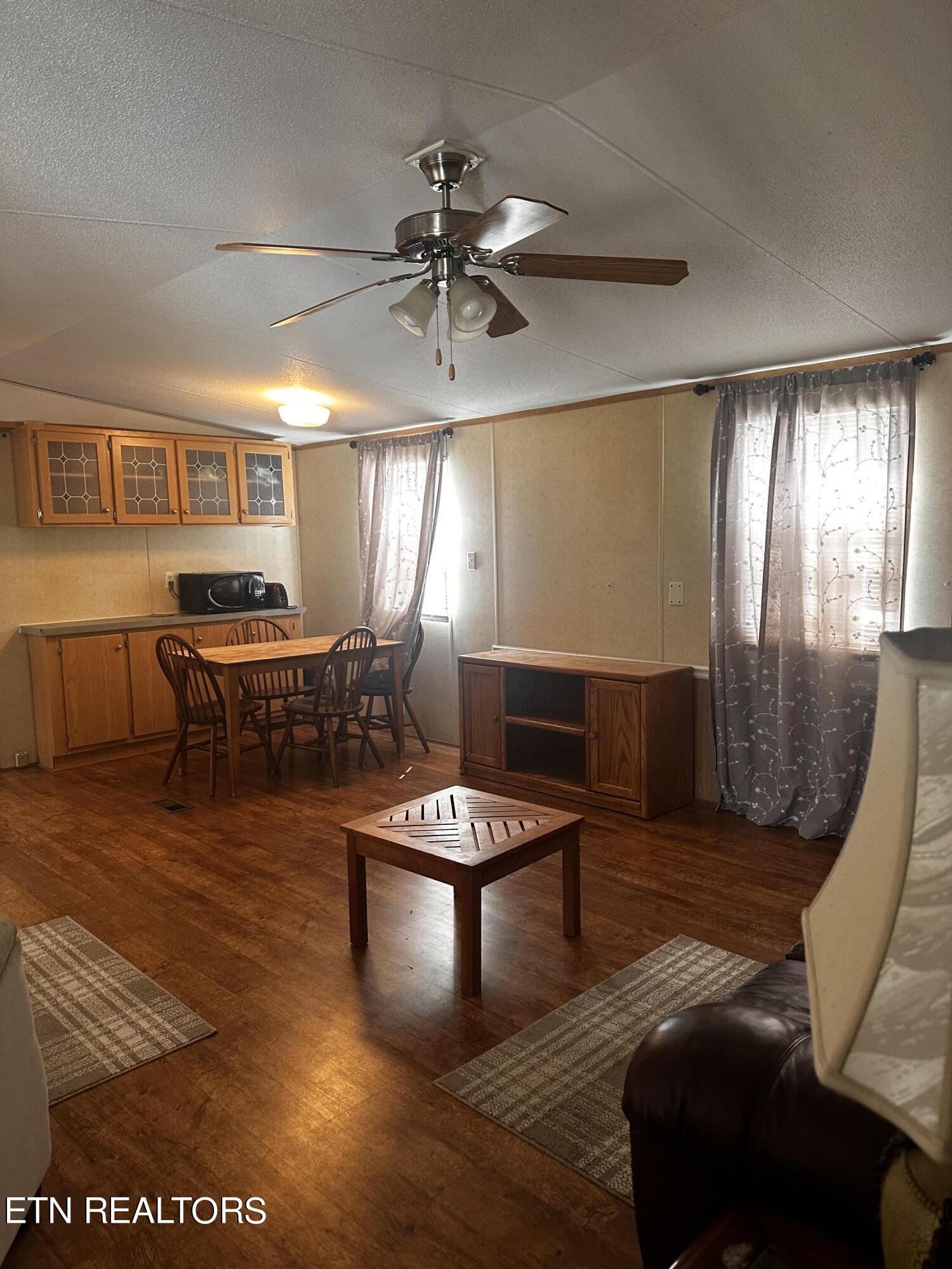 528 Yoakum Lane Property Photo 11