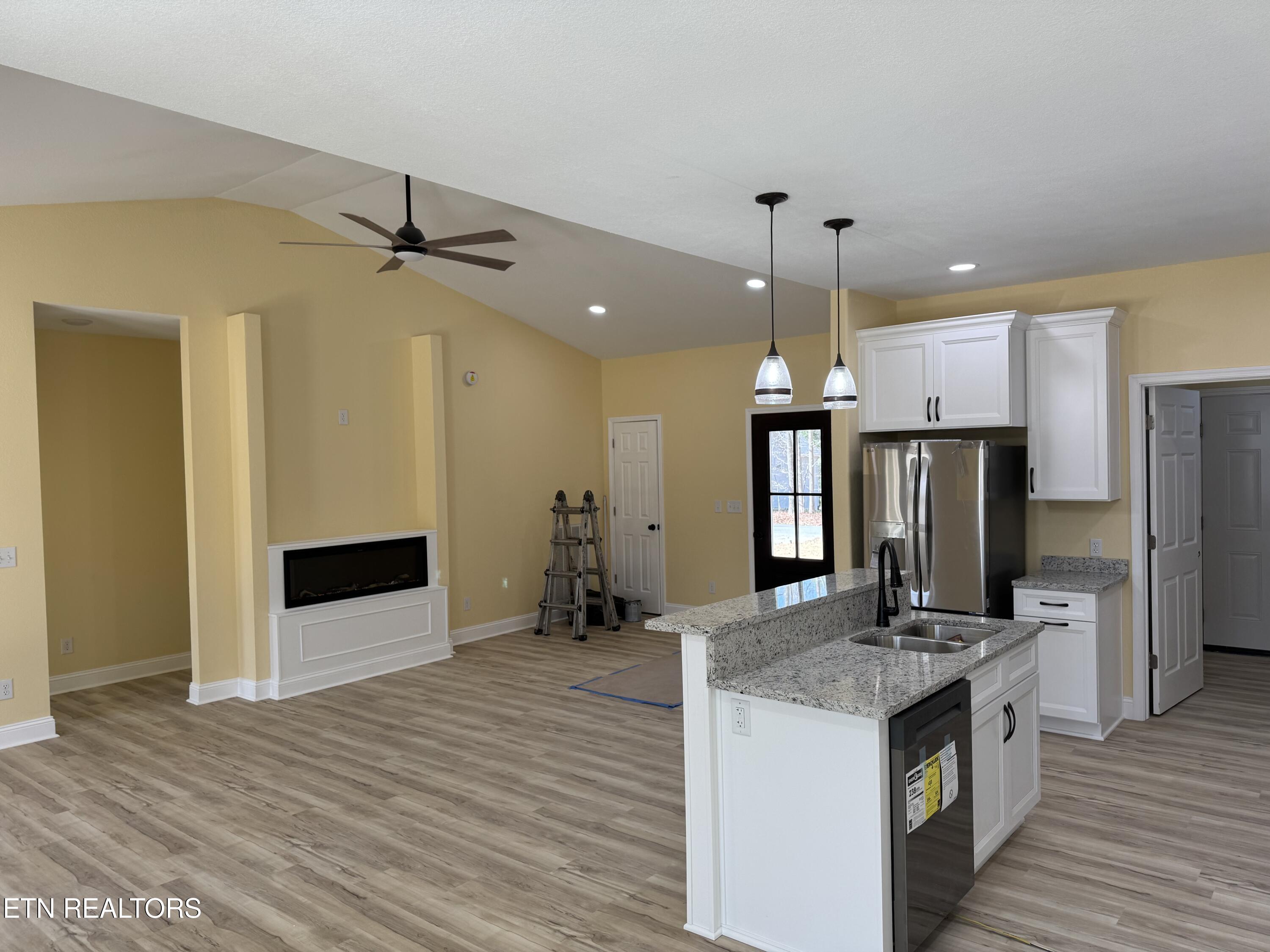 127 Glenwood Drive Property Photo 4