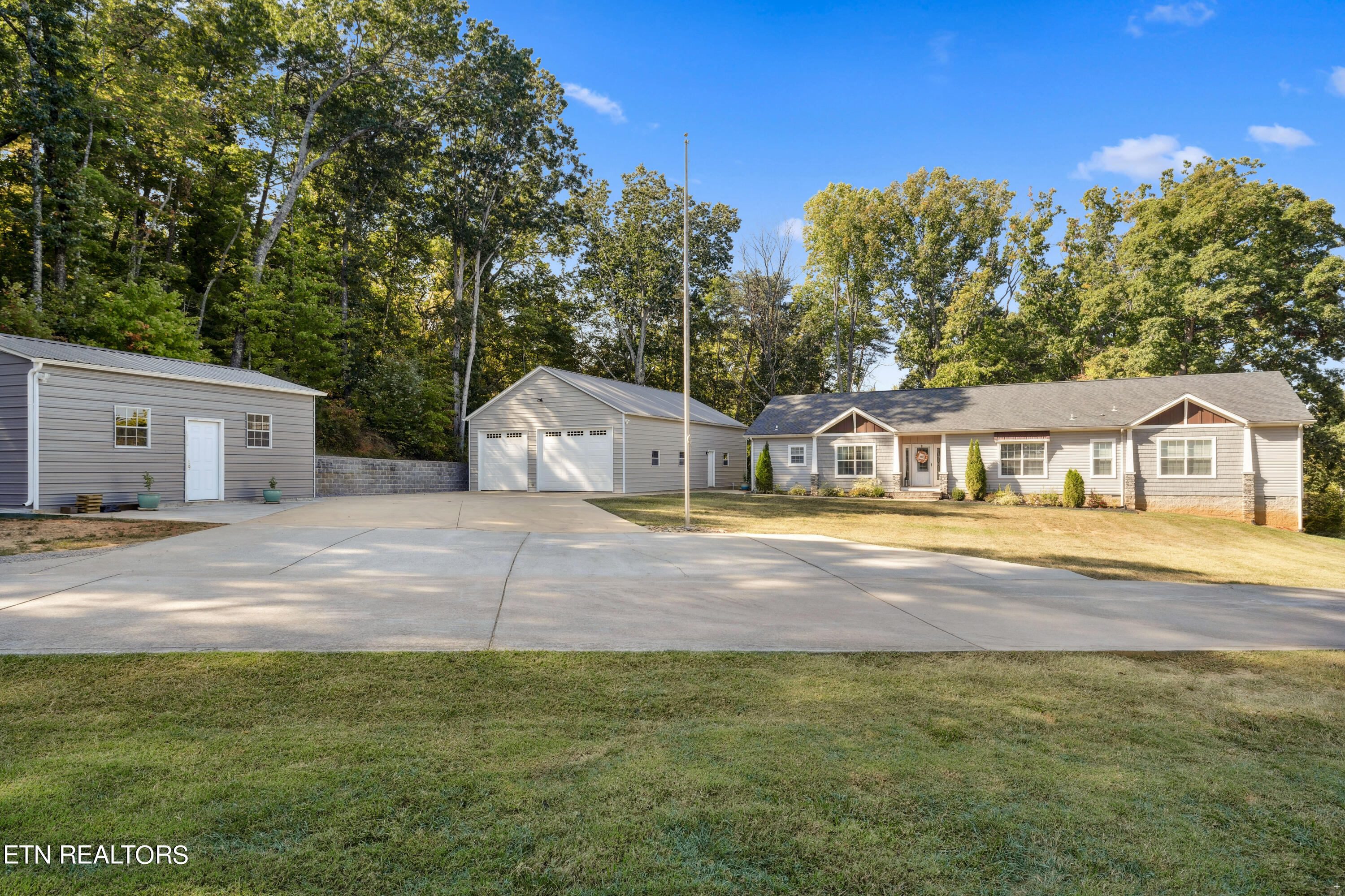1900 Schaeffer Rd Property Photo 1