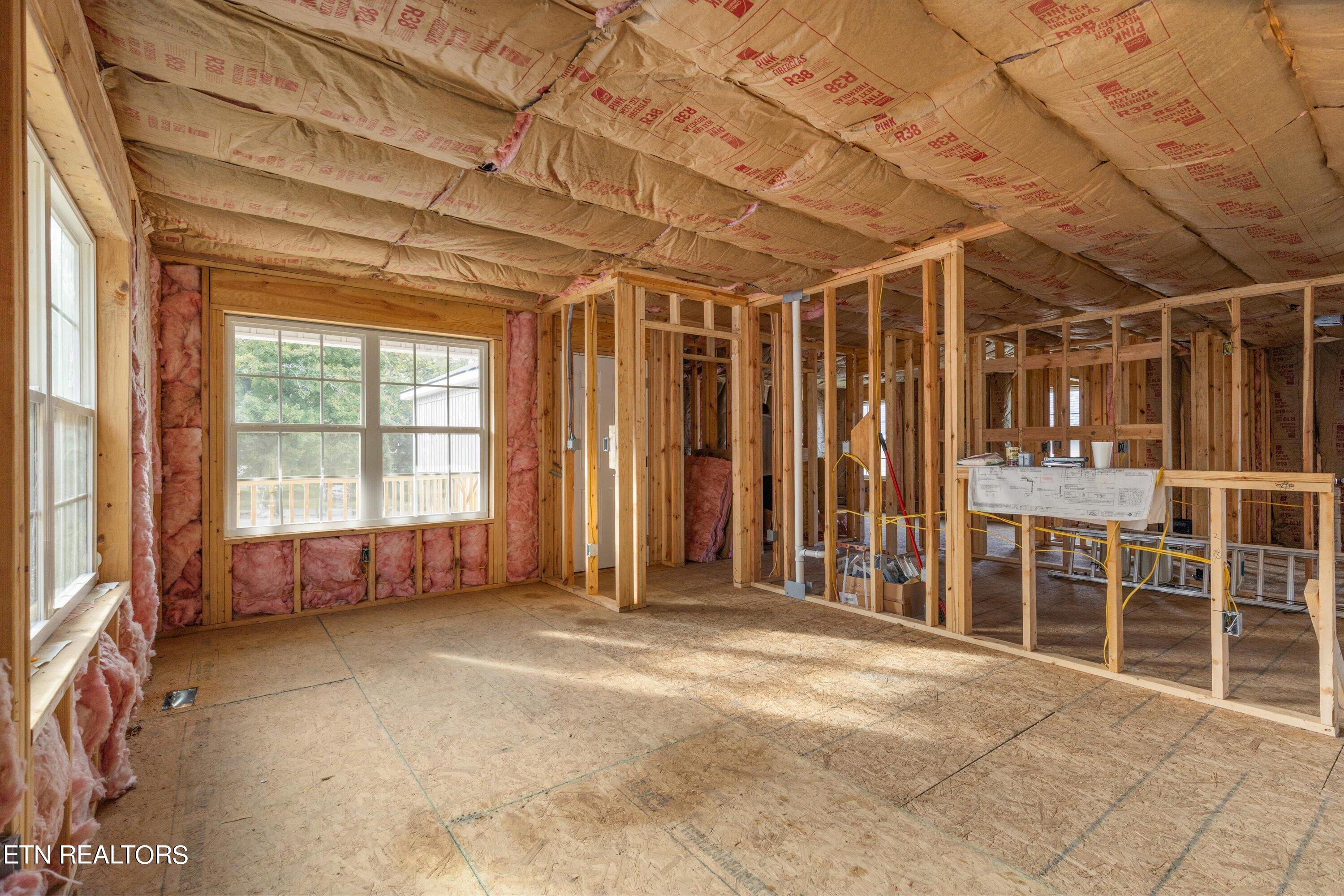 2415 Louise Ave Property Photo 8
