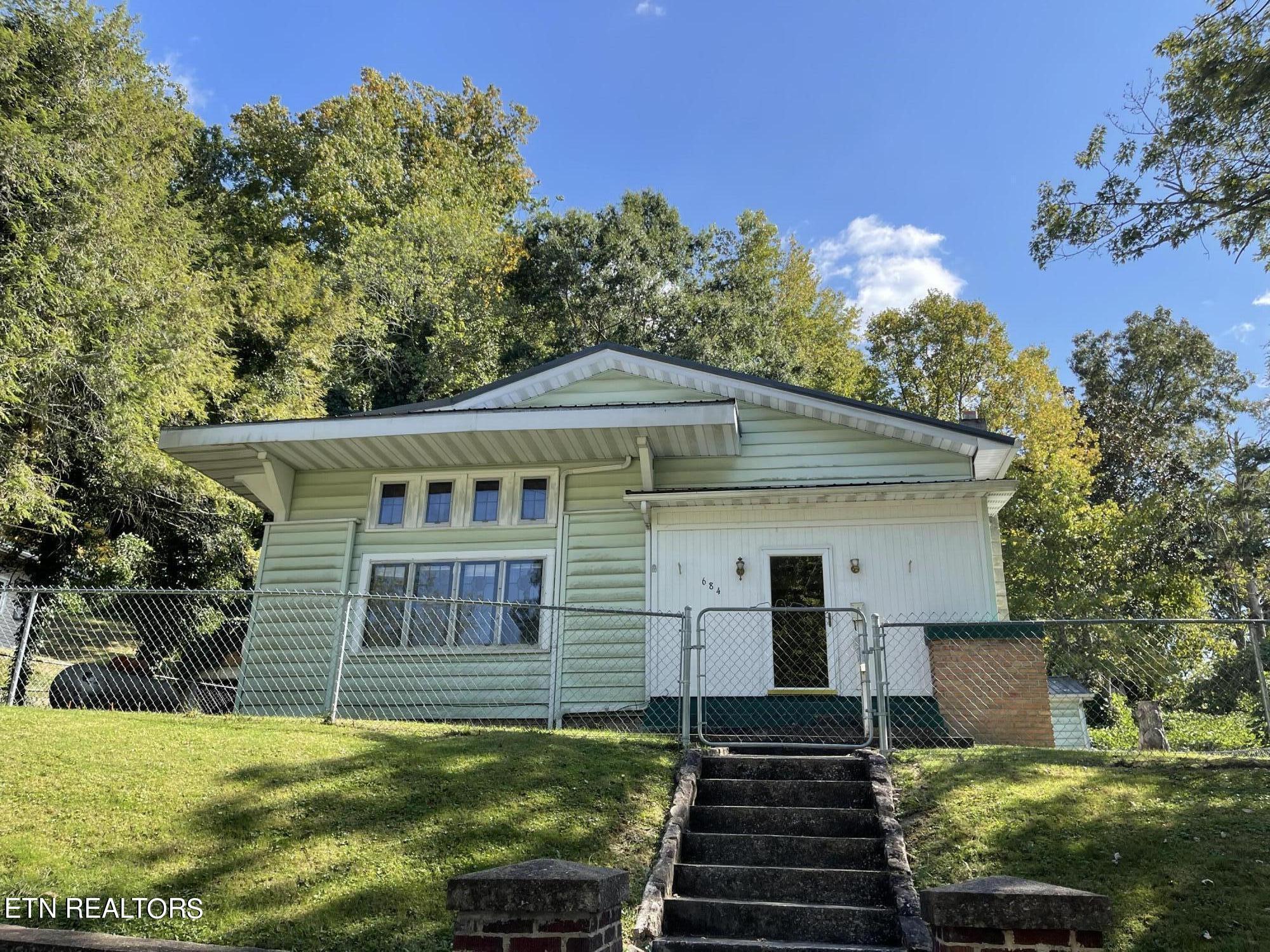 684 Cumberland Ave Property Photo