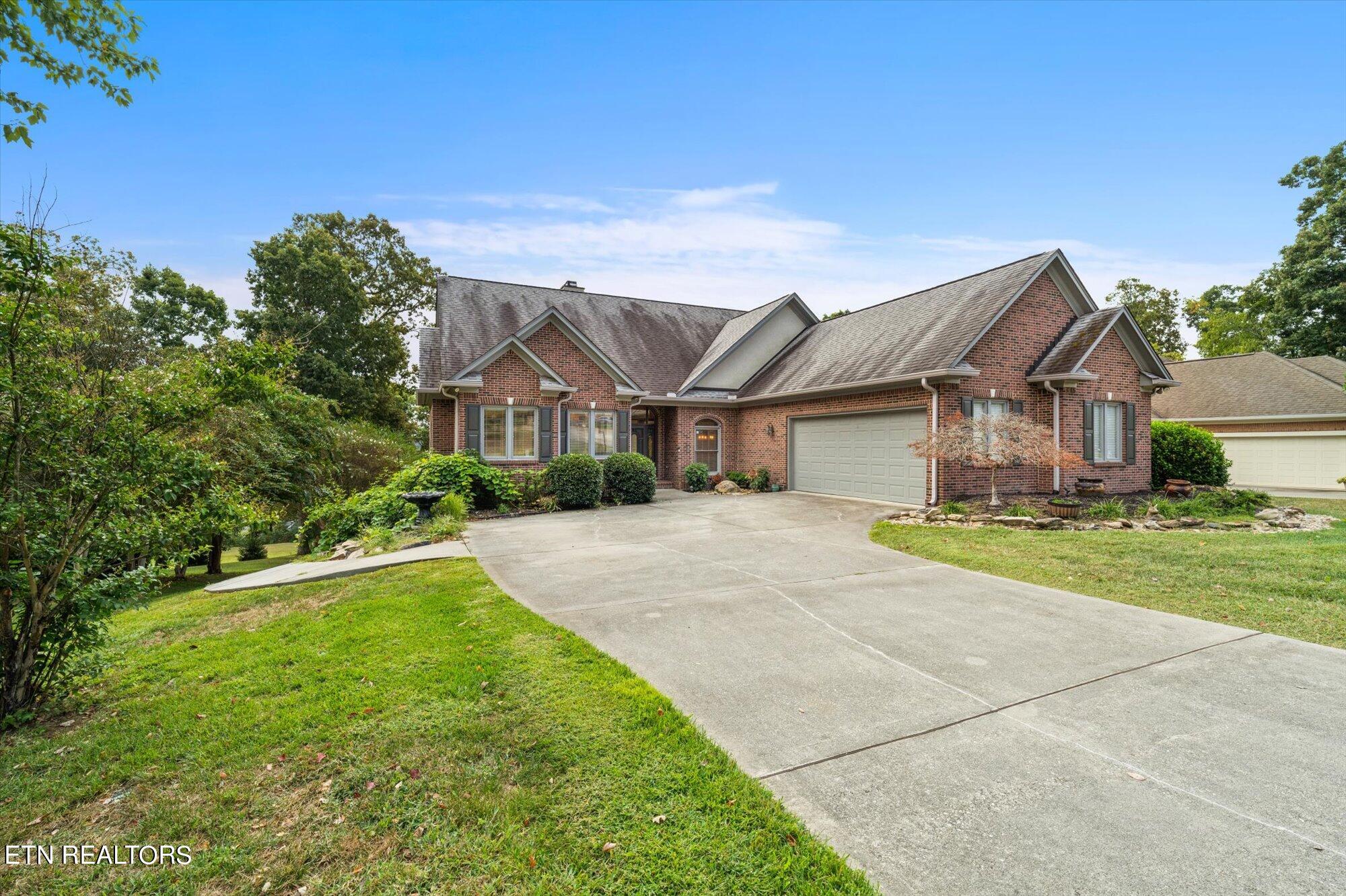 800 Oak Chase Blvd Property Photo