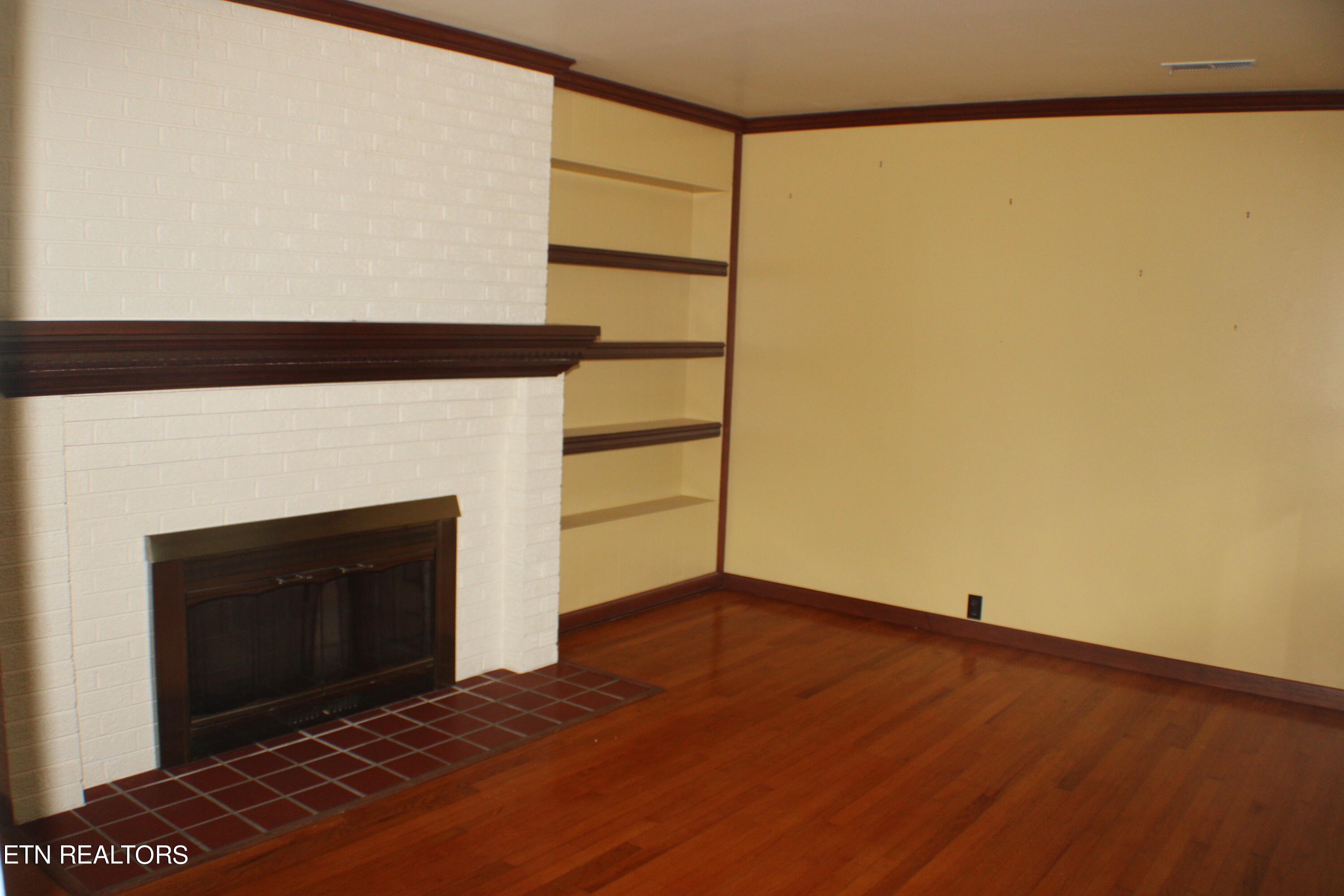 113 Hollywood Drive Property Photo 3